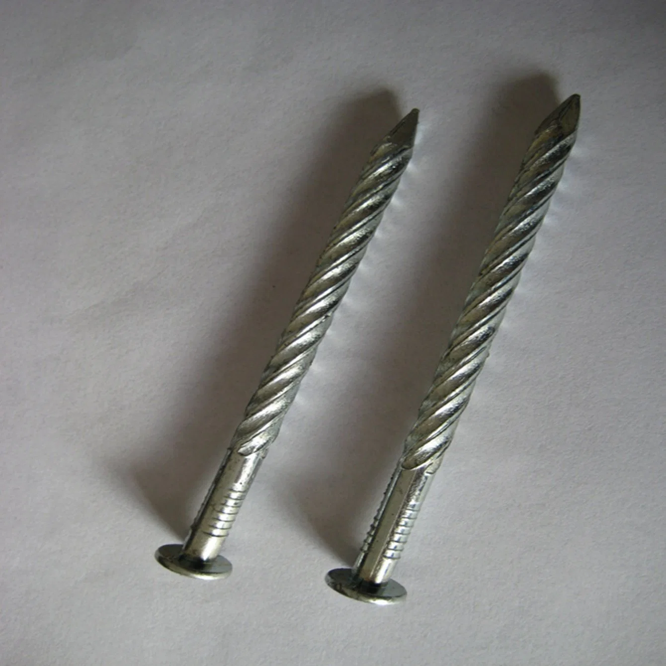 Niedriger Preis und hohe Qualität poliert Pallet Nail Twisted Shank Elektronische galvanisierte Hardware-Verbindungselemente 90mm