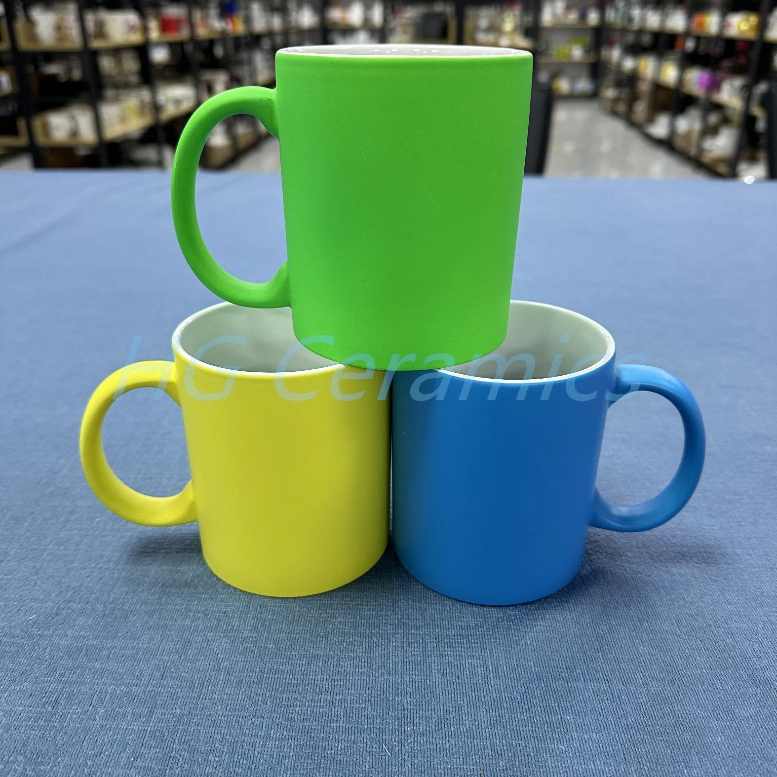 Precio de fábrica Fluorescent Sublimation Neon Color Mango tazas de café para Promoción Regalo