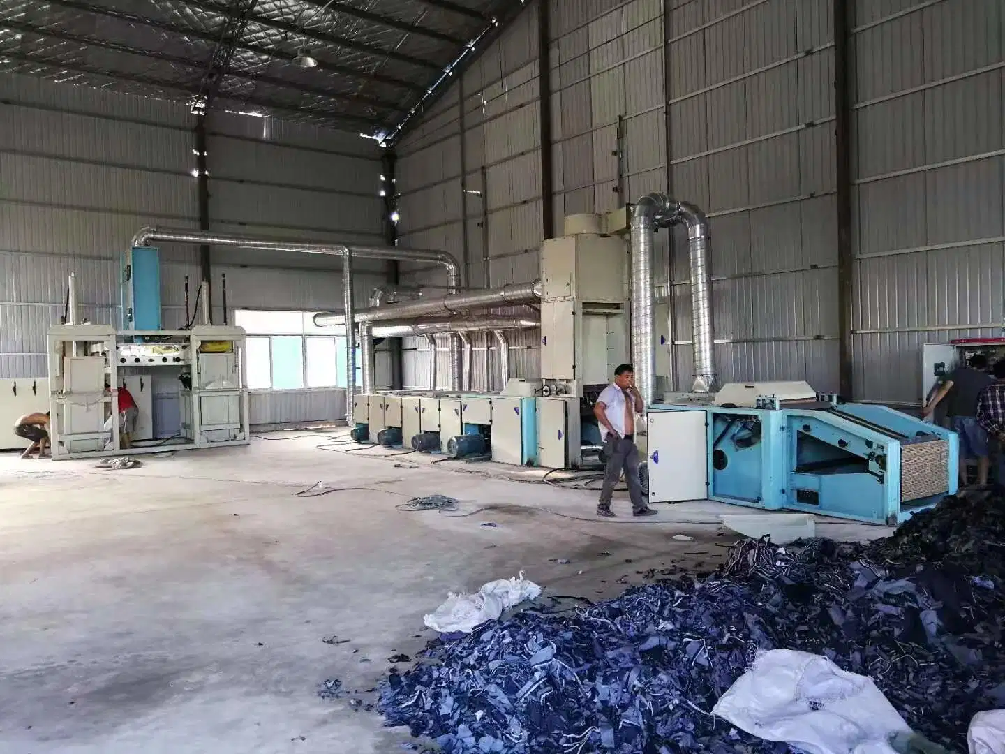 المصنعين خط إعادة تدوير النفايات عبر النسيج إلى إعادة تدوير الملابس المستعملة