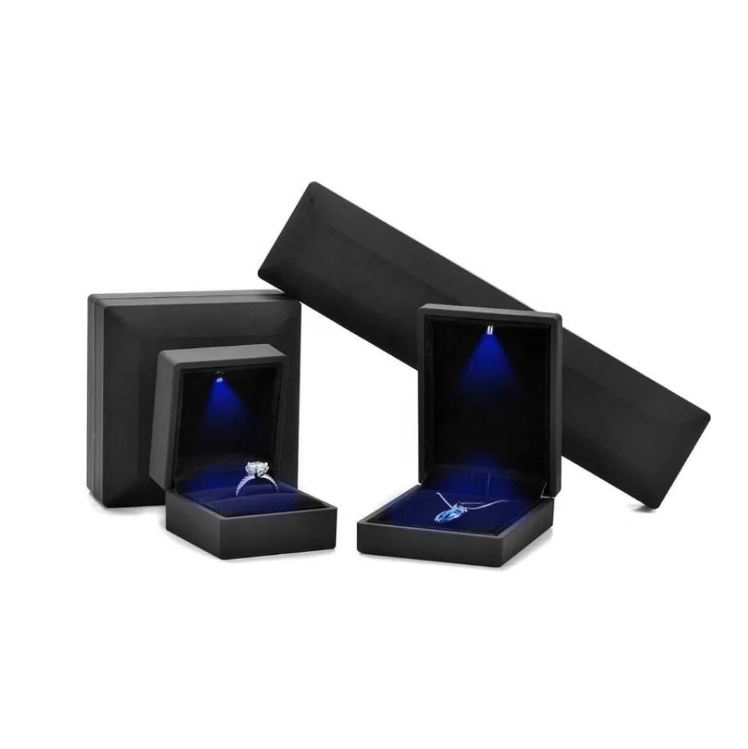 LED de relógio LED de relógio com aro para a orelha preto personalizado preto luxuoso e preto pingente Embalagem em caixa de jóias em couro leve Velvet com logótipo