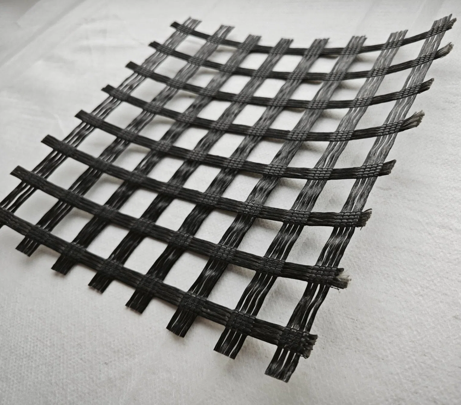 80kn Building Materials Polyester HDPE Geogrid Warp Knitting Bonding Stabilizer Material