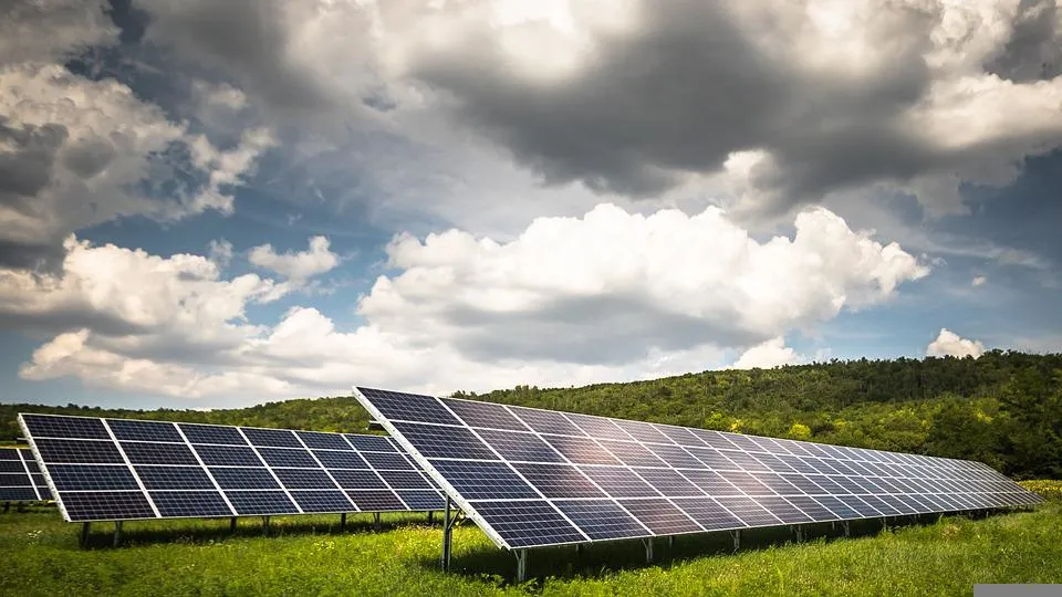 Alta eficiencia de 400W 450W 550W de paneles solares policristalinas precio en la mayoría de los