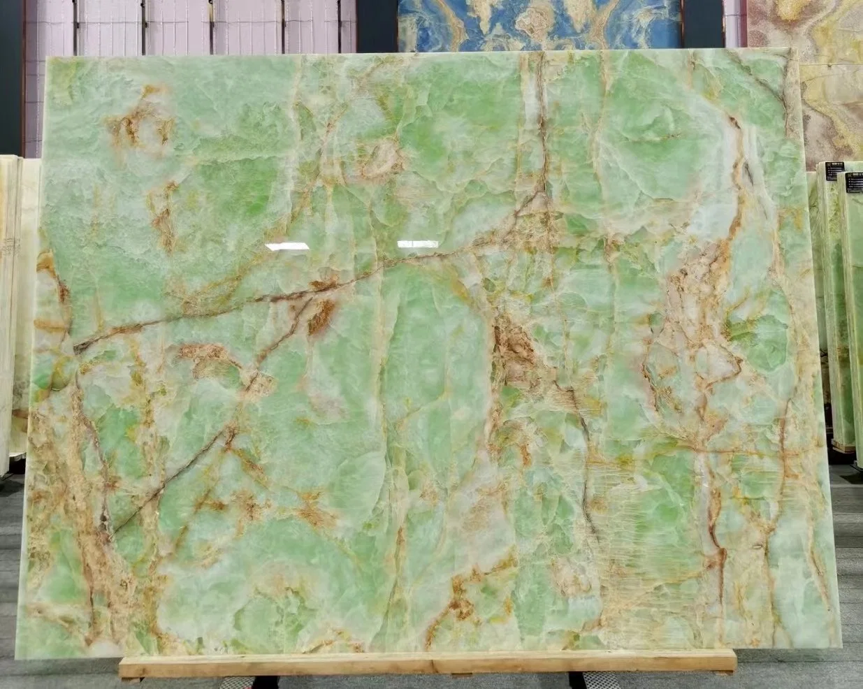 Factory Natural Green Onyx Stone with Translucent Tile/Slab for Home Decr/Hotel/Villa