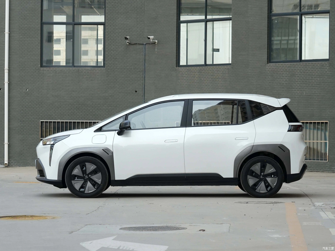 De qualité supérieure côté droit de conduire des voitures EV Aion Y Nouvelle voiture électrique de l'énergie avec la CEE la certification