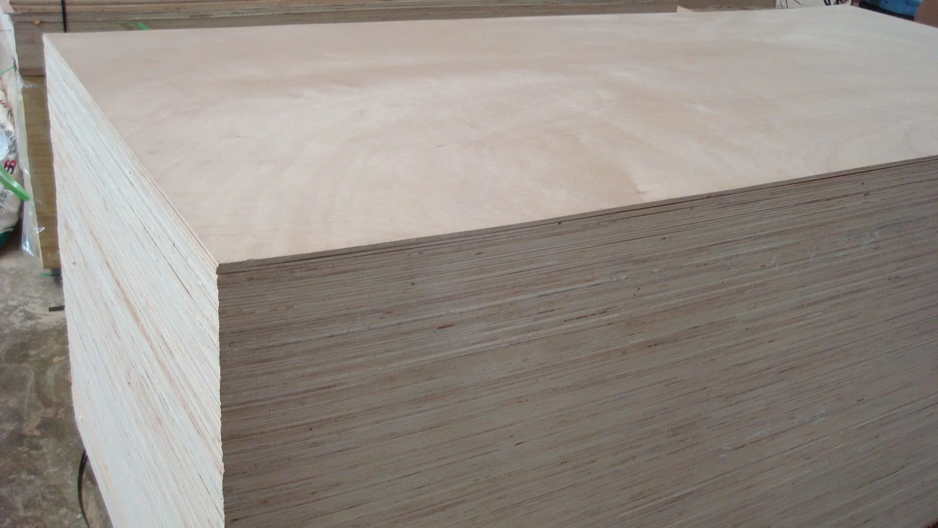 Cheaper Okoume Commercial Plywood Veneer