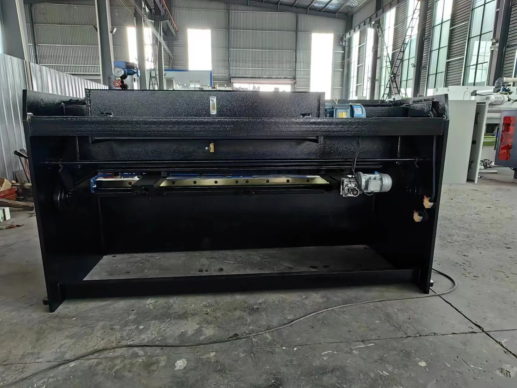 China New Brand Hydraulic Sheet Metal Cutting Machine 16X4000 Heavy Duty Shearing Machine