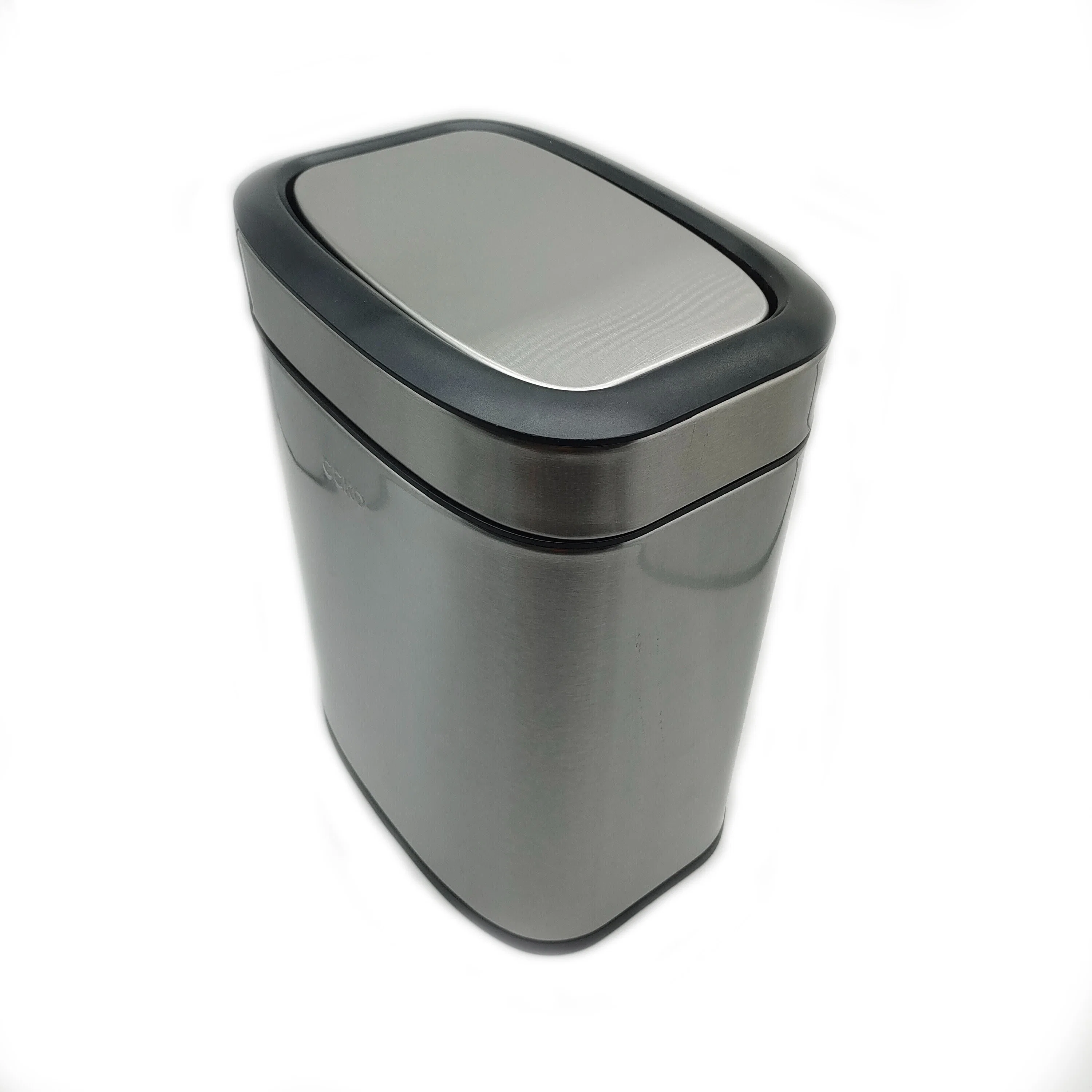 Customizable and Environmentally Friendly Garbage Bins for Efficient and Durable Use