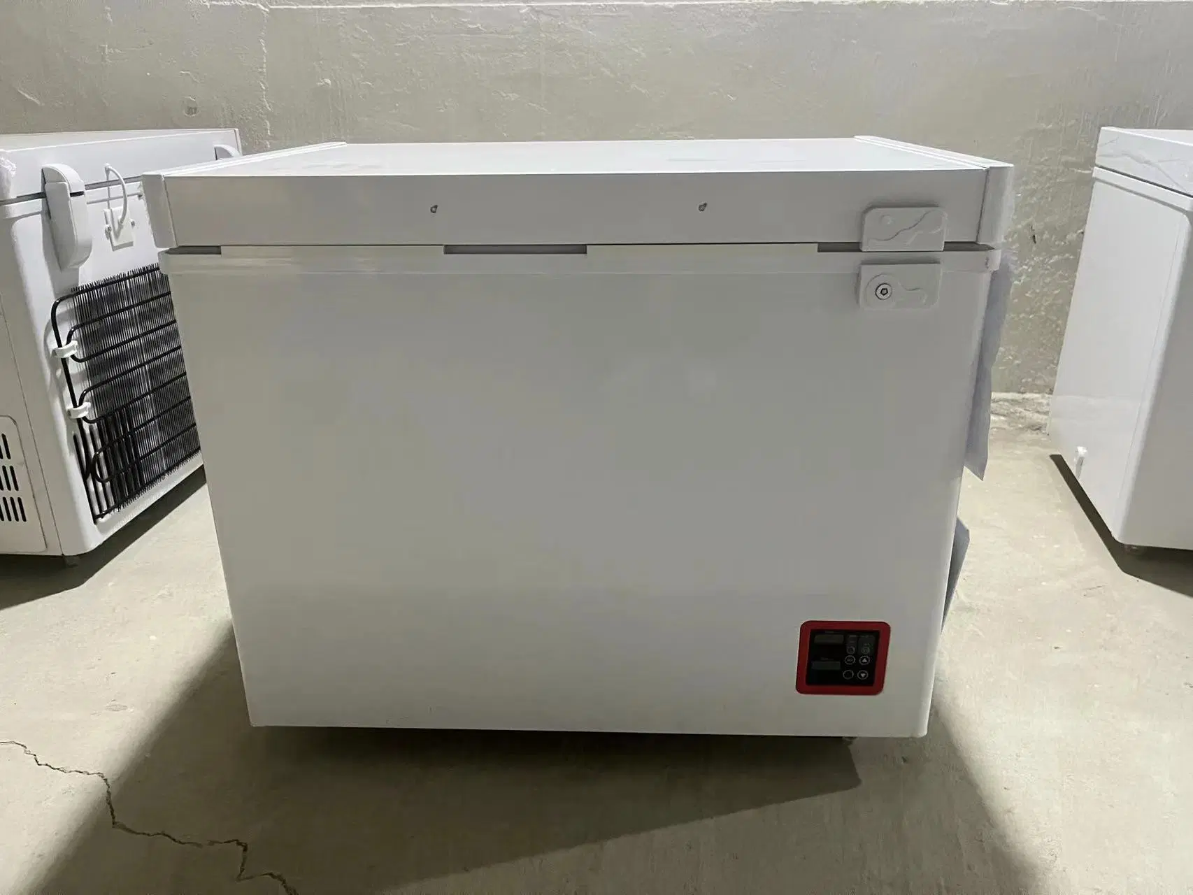 88 Liter Foam Thickness 100-110mm DC 12V Single Door Chest Freezer