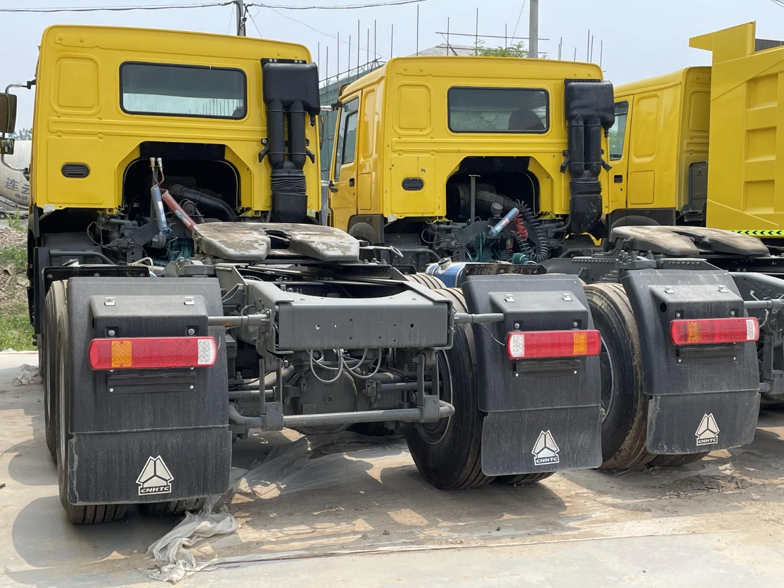 China Sinotruk HOWO 6X4 41-50t LHD Tractor Truck