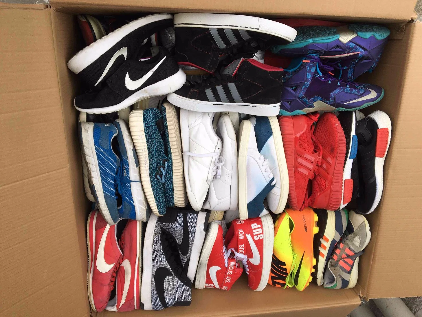 Used Casual Sports Running Shoes for Children Ladies and Men