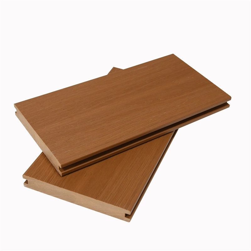Vente chaude en plein air, planche de revêtement en composite bois-plastique (WPC) durable, solide, avec un grain de bois coloré et en noyer.