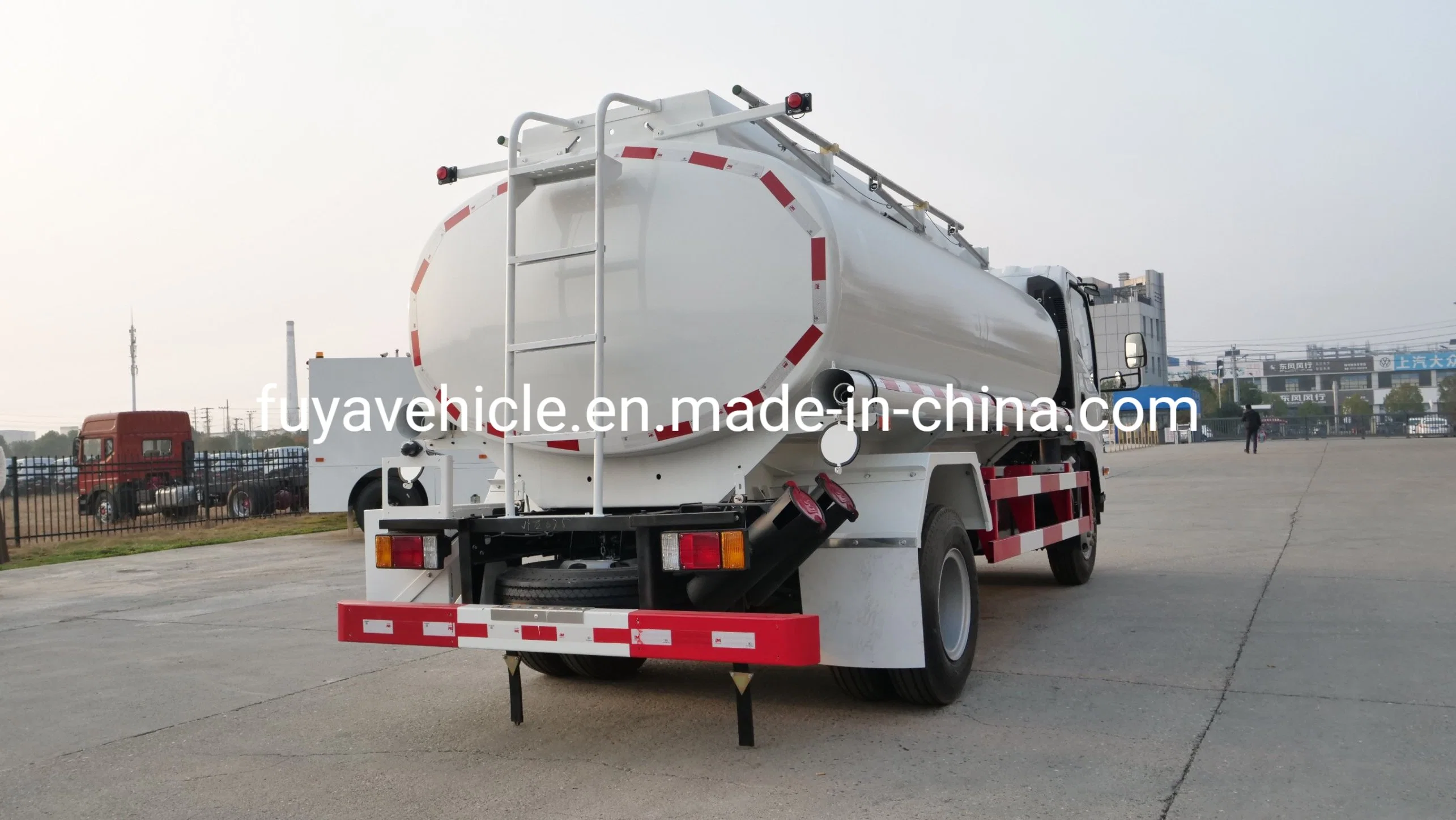 Hot Sale I-Suzu 4X2 Fuel Tank Truck 6000liters 6cbm 6m3 Oil Tank Truck for Refuelling