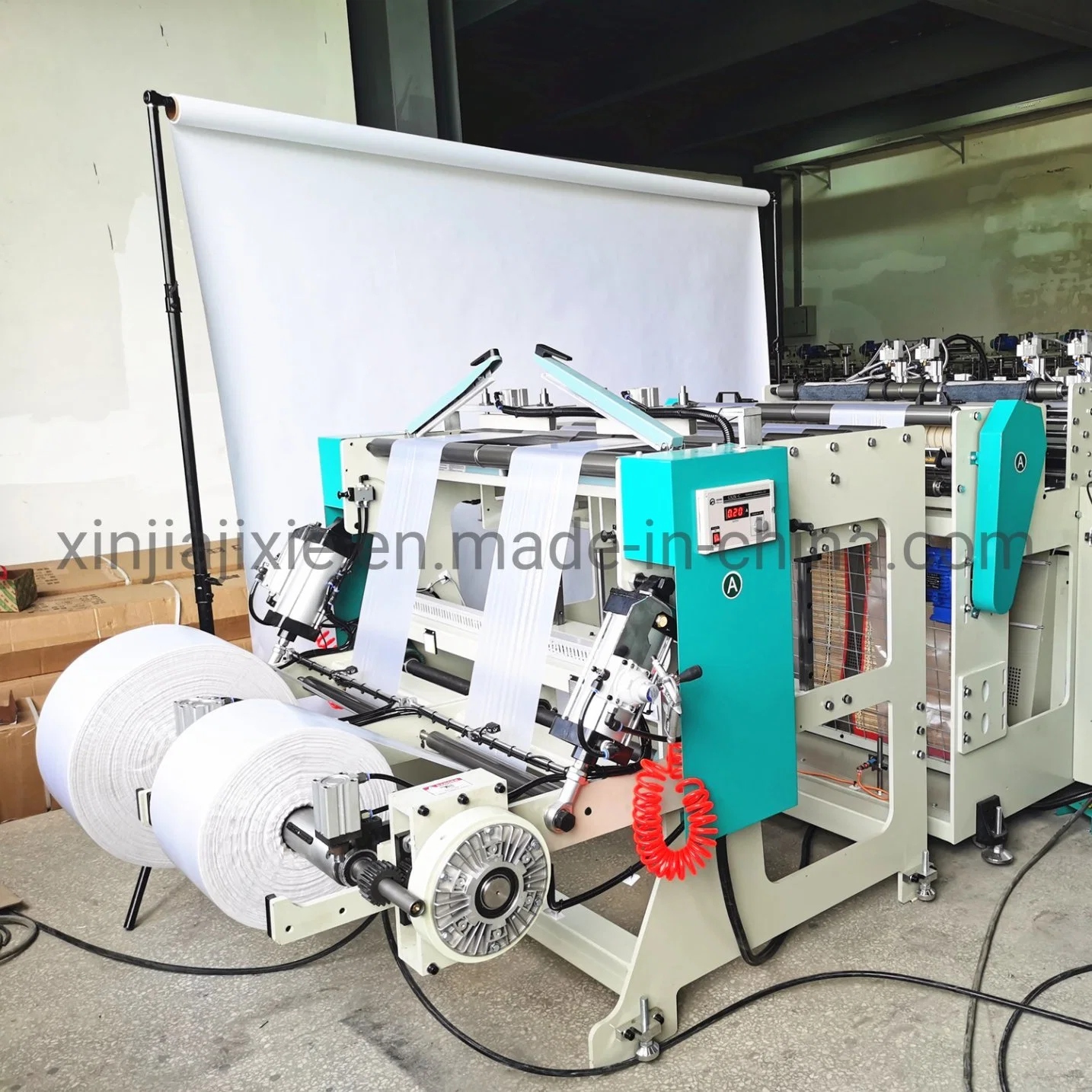 High Speed Automatic HDPE LDPE Plastic Rolling Bag Making Machine with Core
