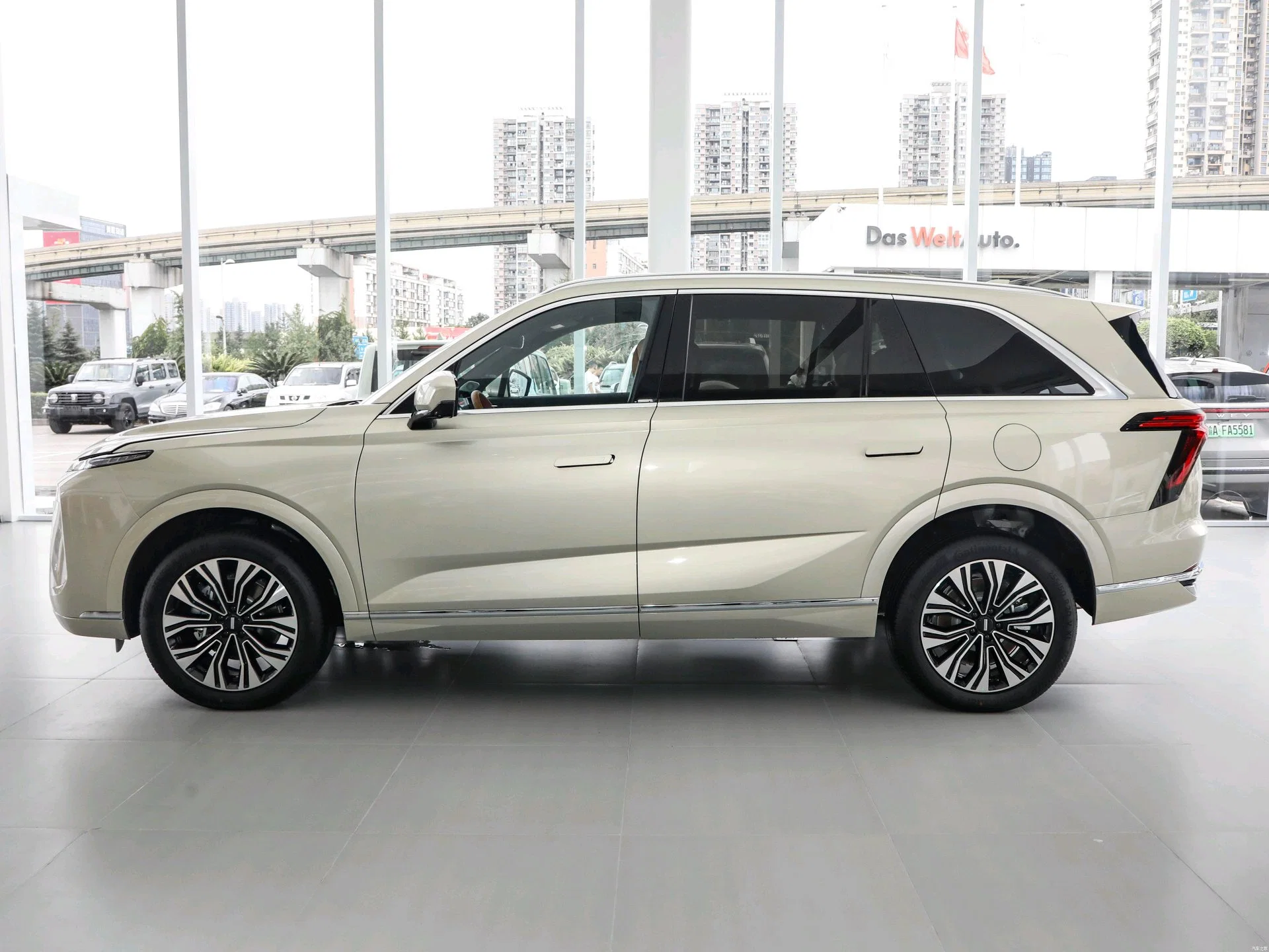 Wey Wei Brand Lanshan Dht-Phev 2023 Two-Wheel Drive Long Battery Life Medium and Large Plug-in SUV