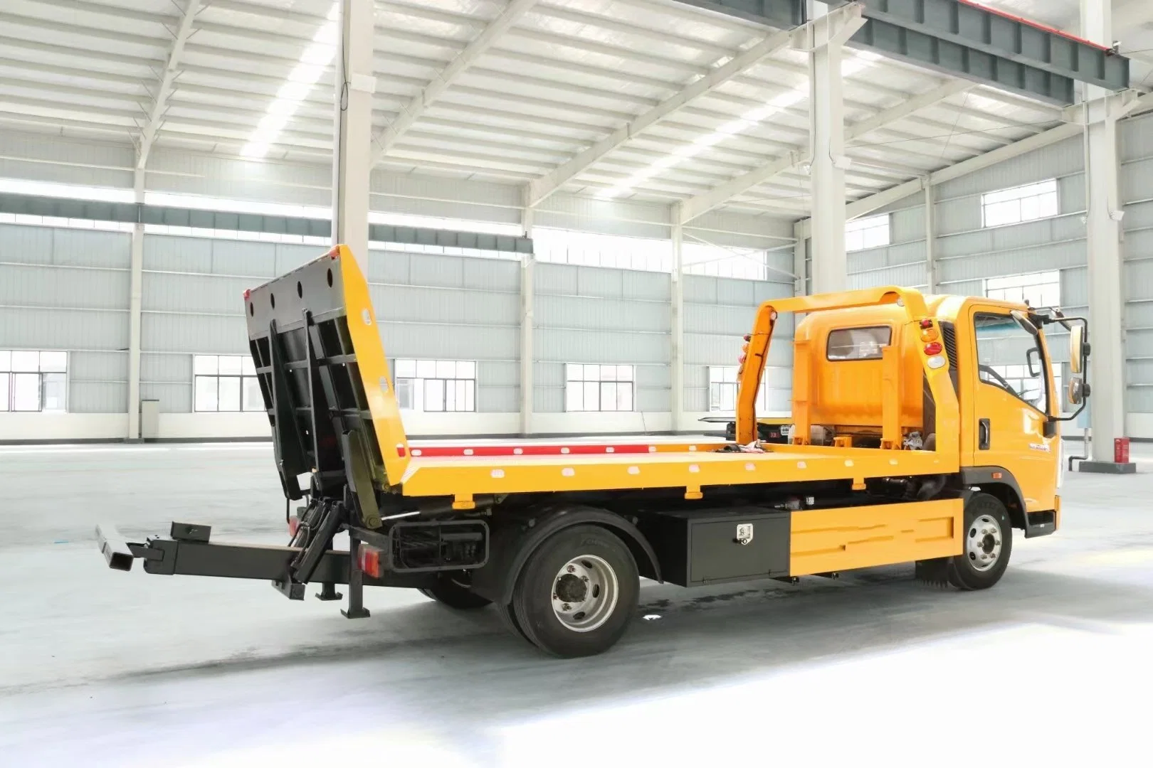 HOWO Car Carrier Flatbed Wrecker Truck