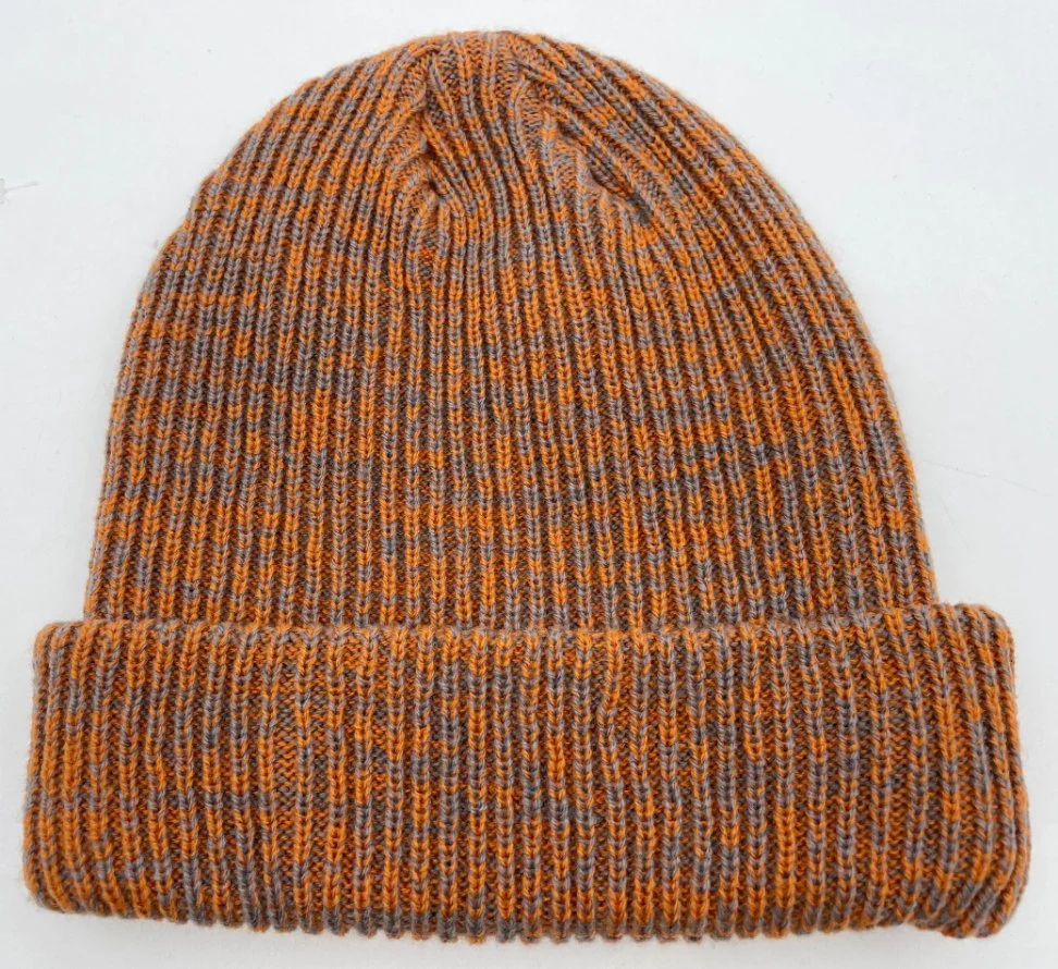 Bonnet tricoté pour hommes en acrylique de couleurs mélangées pour l'hiver.