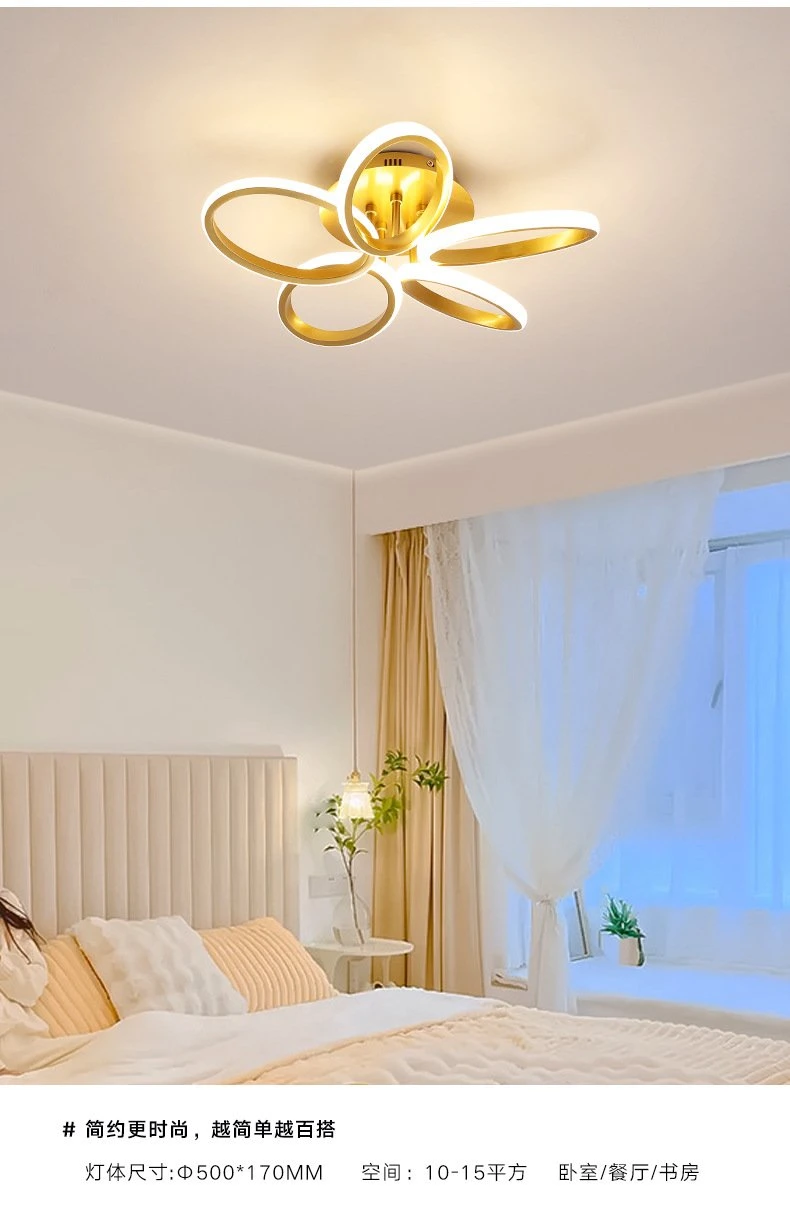 Trendige Schlafzimmer Mit Deckenleuchte Im Blütendesign