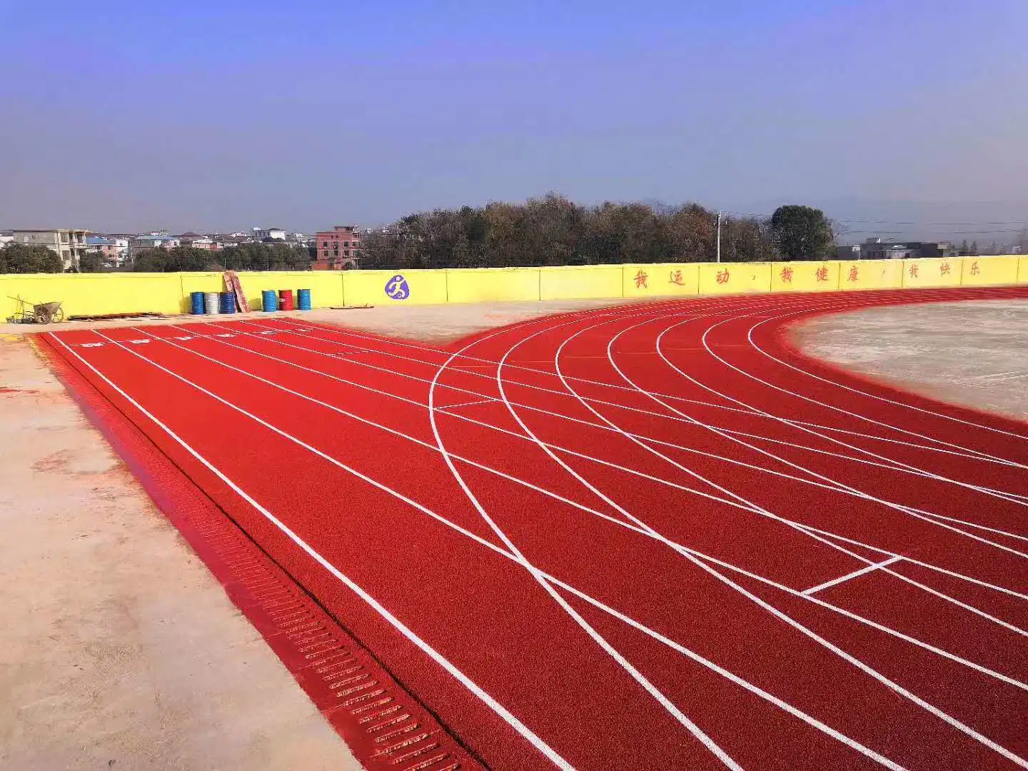 Sandwich System, Impermeablecombines Base Mat with Poured-in-Place Polyurethane Running Track