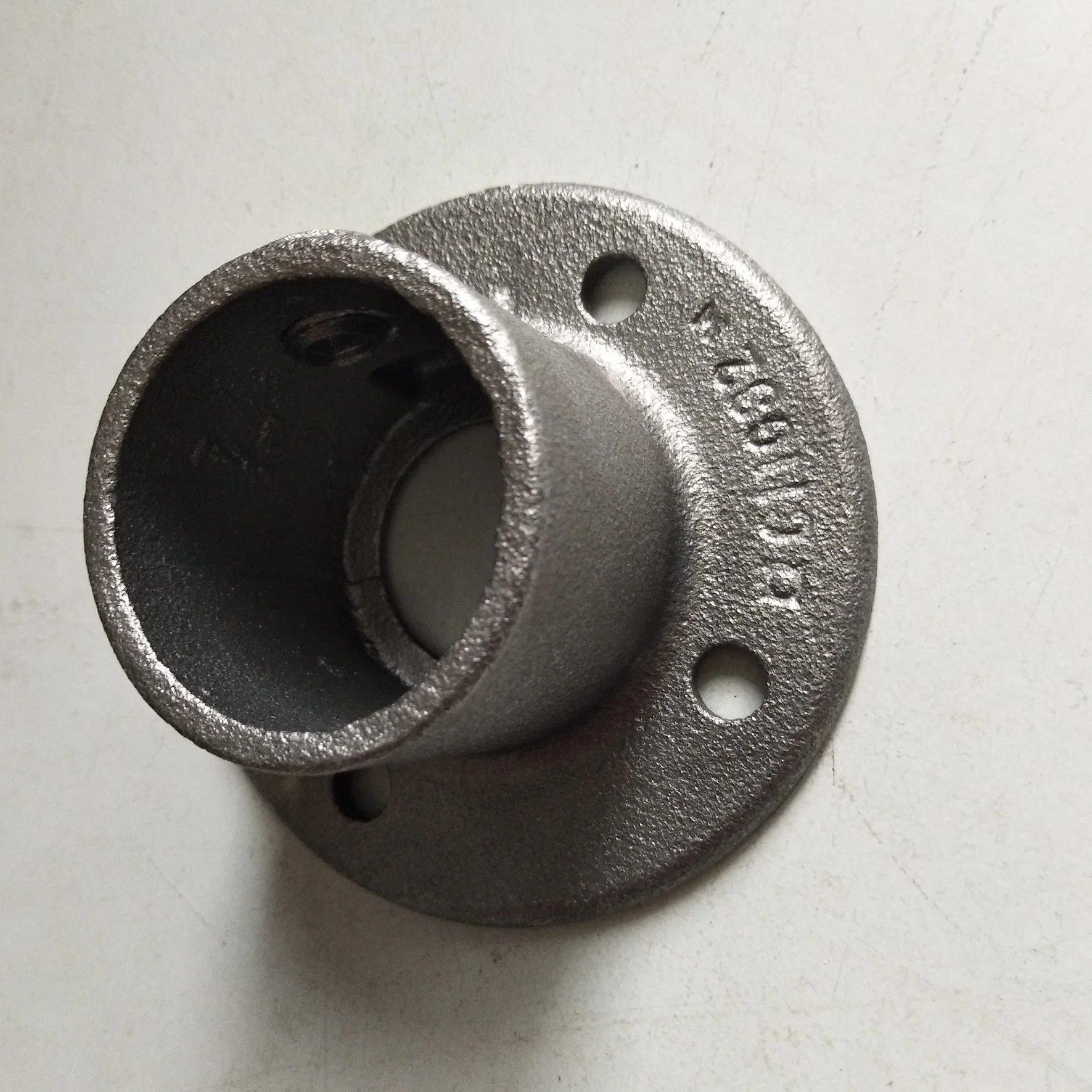 Galvanized Malleable Cast Iron Pipe Clamp Based Flange for Furniture