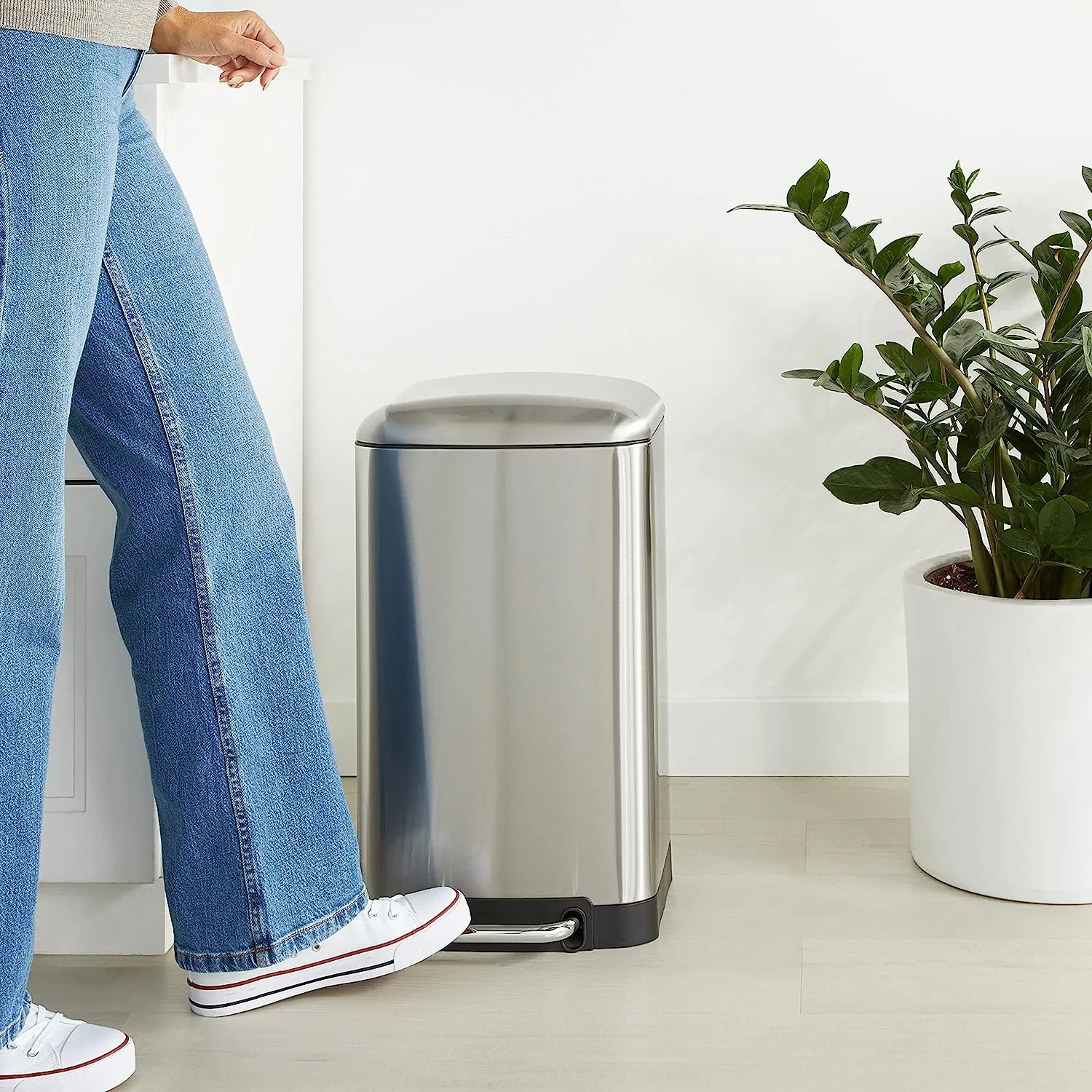 Amazon Kitchen Waste Soft-Close Smudge Resistant Trash Can with Foot Pedal Brushed Stainless Steel Bins Trash Can