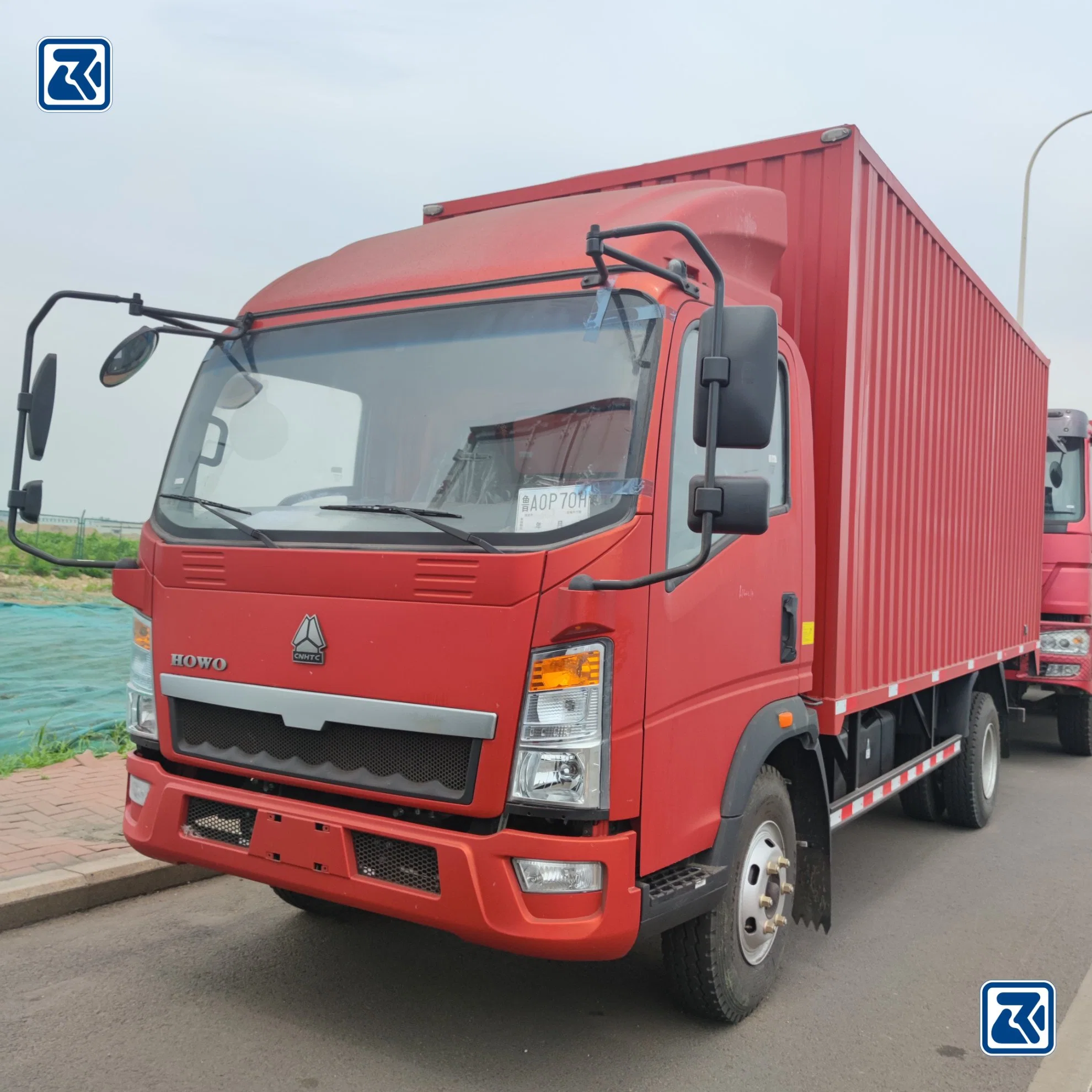 HOWO 5 to 8 Tons Cargo Van Pickup Box Truck Van