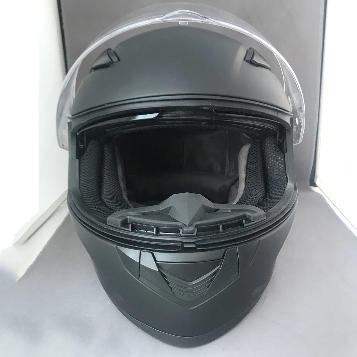 Casque de moto de couleur unie avec toutes les pièces et accessoires la certification