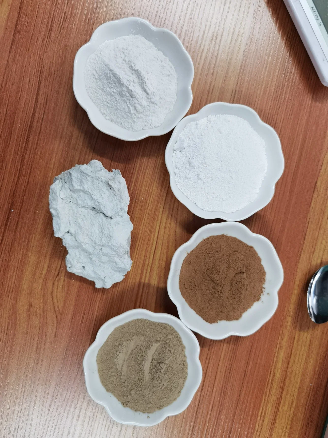 Fábrica preço Atacado bom Natural cálcio Bentonite pó Montmorillonite material para perfuração de óleo, forragem de alimentação preenchimento de forragem, tintas para Venda