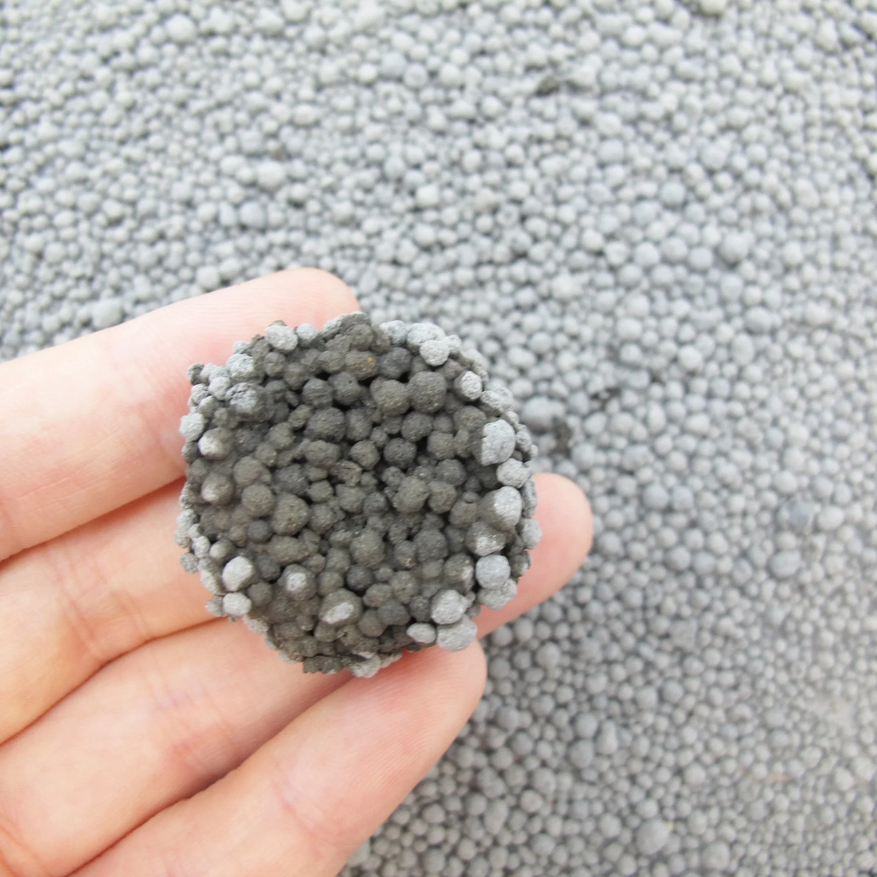 Превосходный продукт для ПЭТ легко счерпит Bentonite Cat Litter 1 мм активирован Carbon Ball Sand+1-3,5 мм водорастворимые пески Cat Pet Litters FlusMable