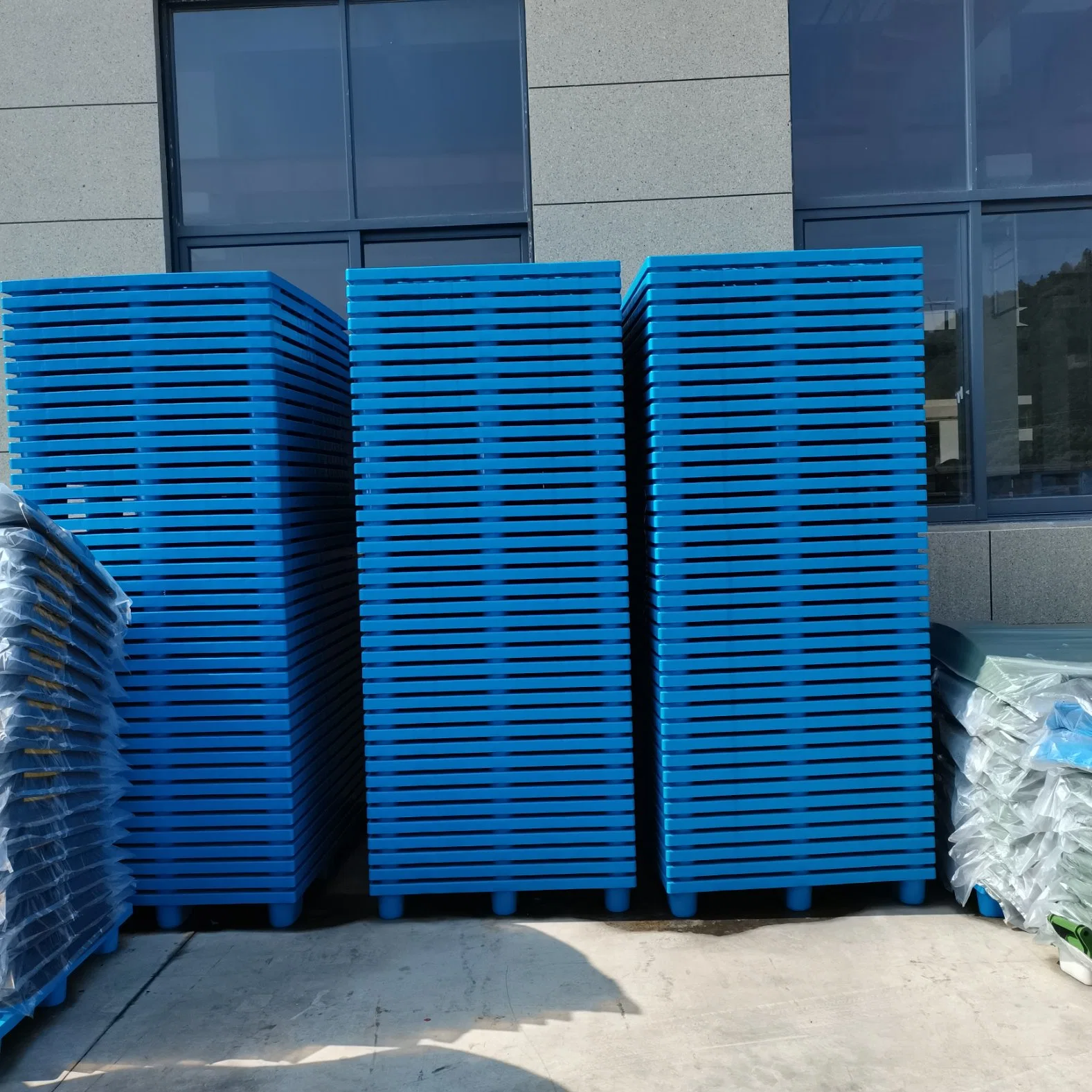 Made in China Cheap Custom Plastic Trays Pallets Pallet Price