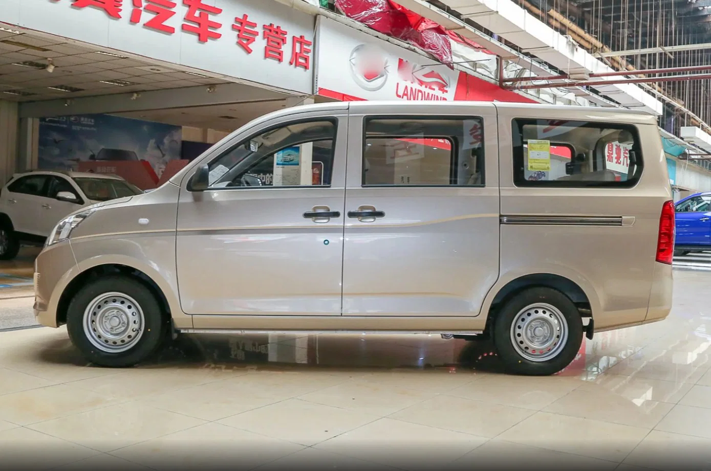 China Domestic Automobile Wuling Rongguang V-2020 1,5L práctico Nacional VI Lar Bus híbrido eléctrico coche nuevo