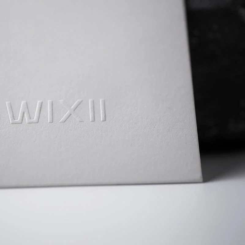 Logotipo en relieve papel de textura blanca mate sobres personalizados con agradecimiento Tarjeta de moda para Marca