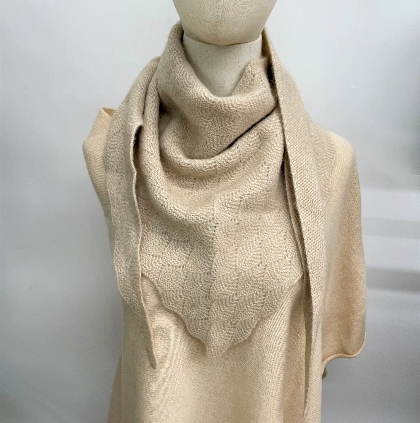 Women's Fashion 100% Cashmere Texture Knitted Neck Warmer Triangle Scarve