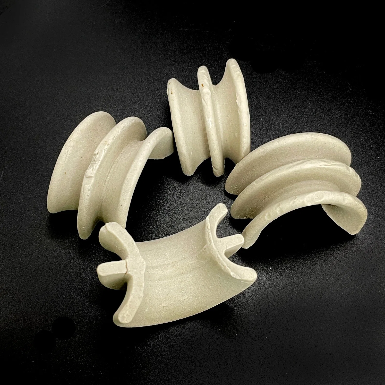 New Type Ceramic Intalox Saddle Ring Random Packing