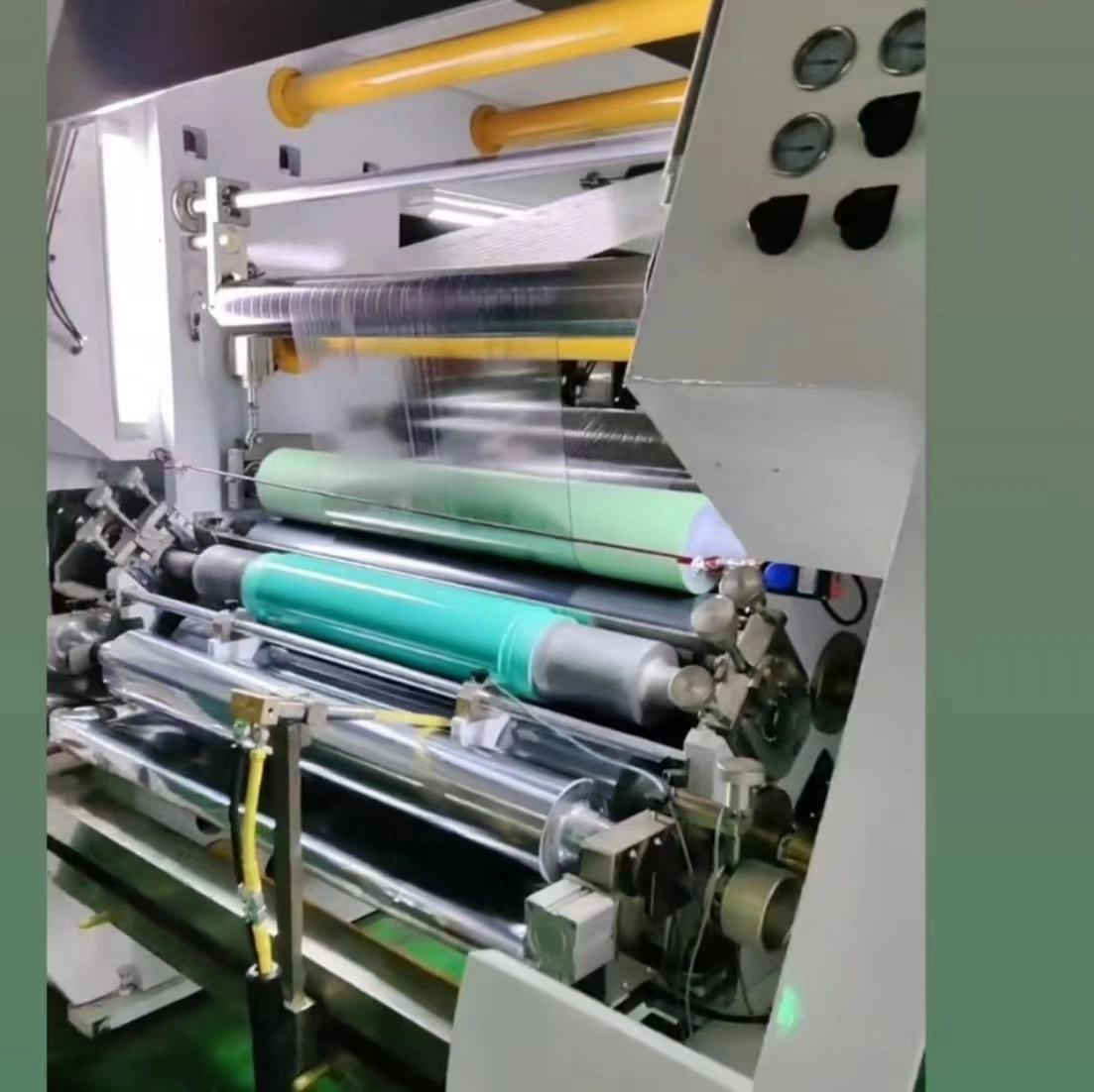 Machine de plastification pour sacs alimentaires en plastique, matériaux à 3 couches sans solvant.