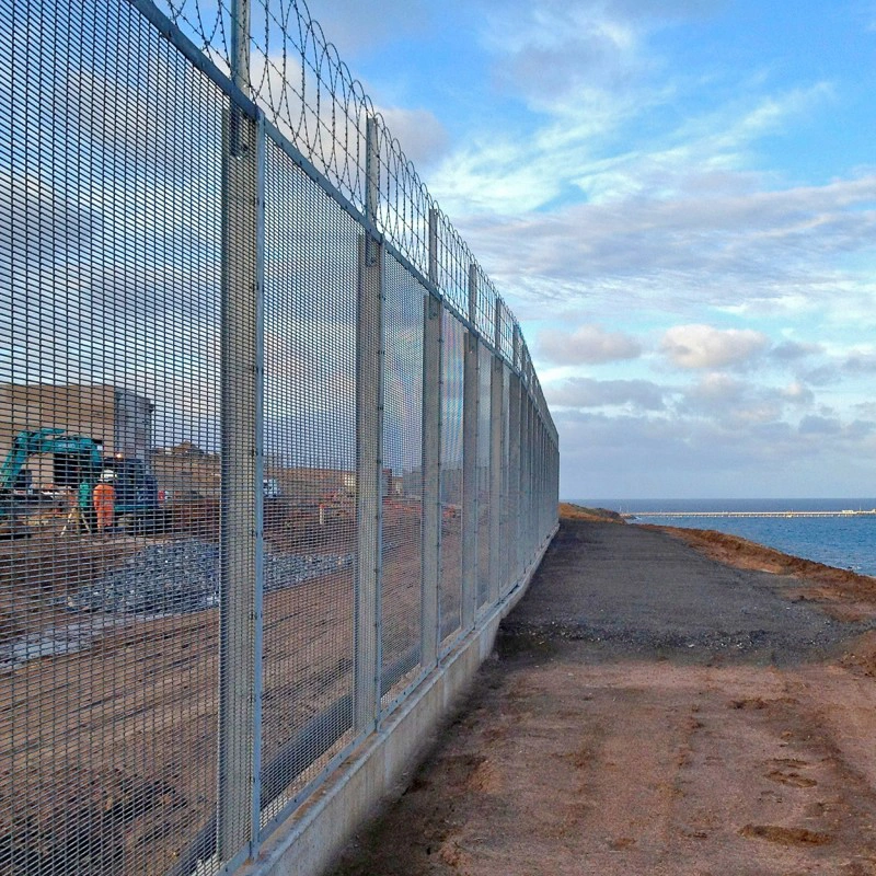 La Chine d'alimentation haute vert galvanisé anti grimper panneaux de clôture de la prison de sécurité 358 Le grillage de séparation de jardin en fer clôture antivol