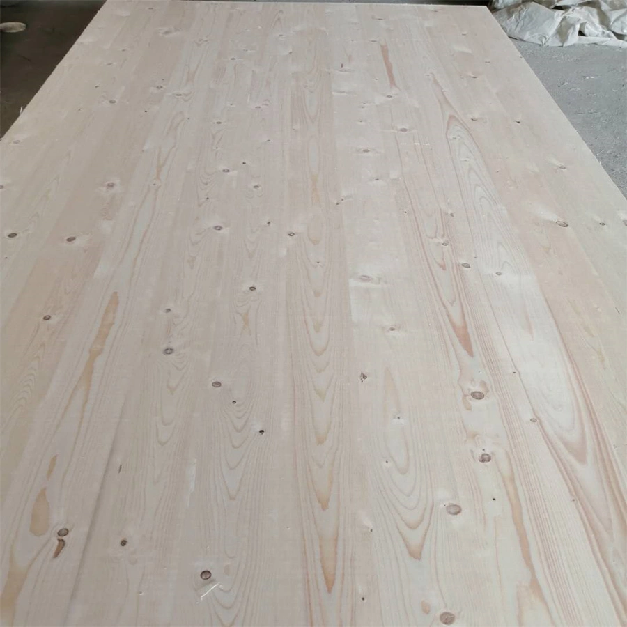 Planche en épicéa massif collée sur les bords en bois pour la vente.