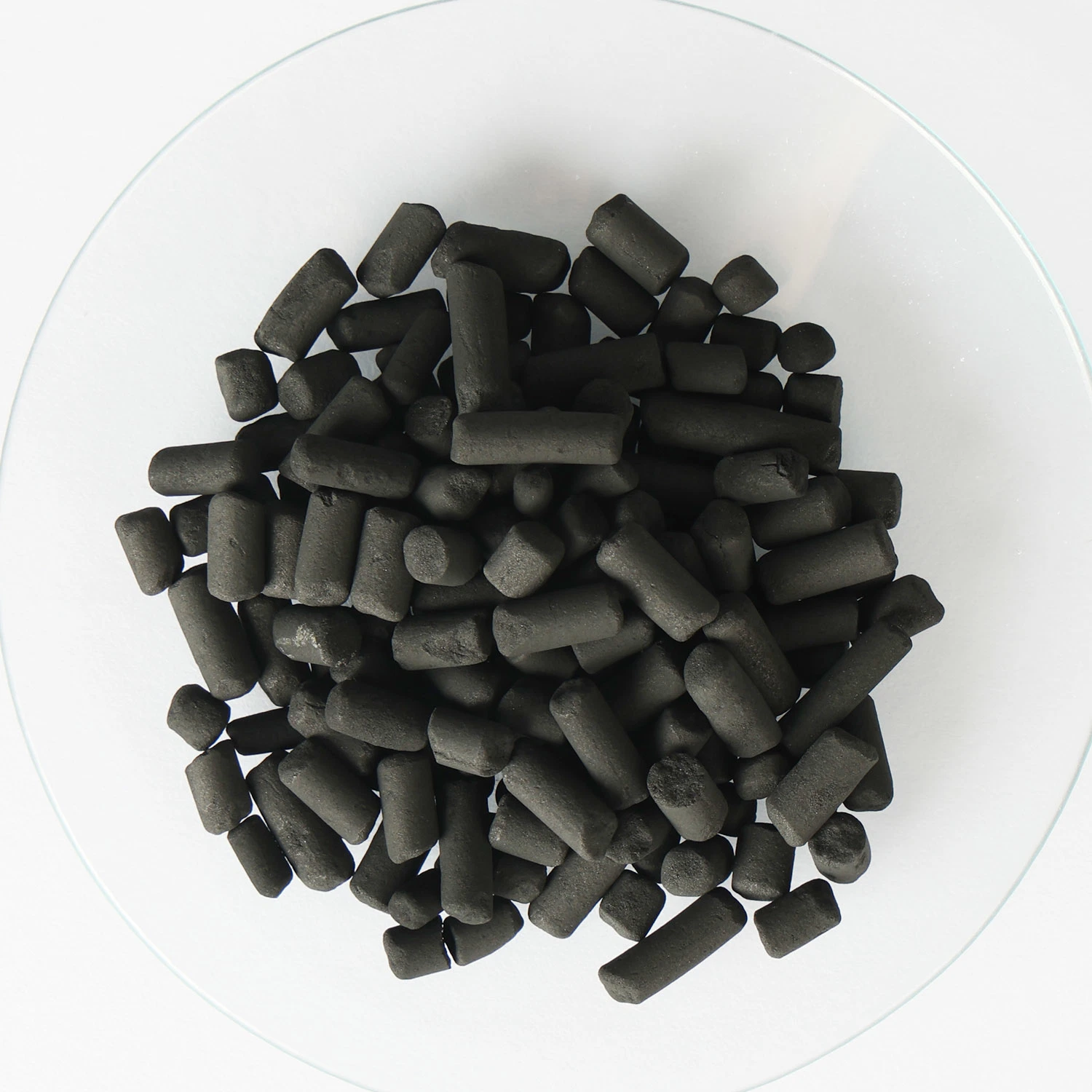 Доступно 4 мм размер частиц угля черного цвета виде столбцов с активированным углем применяется в области добычи нефти и газа
