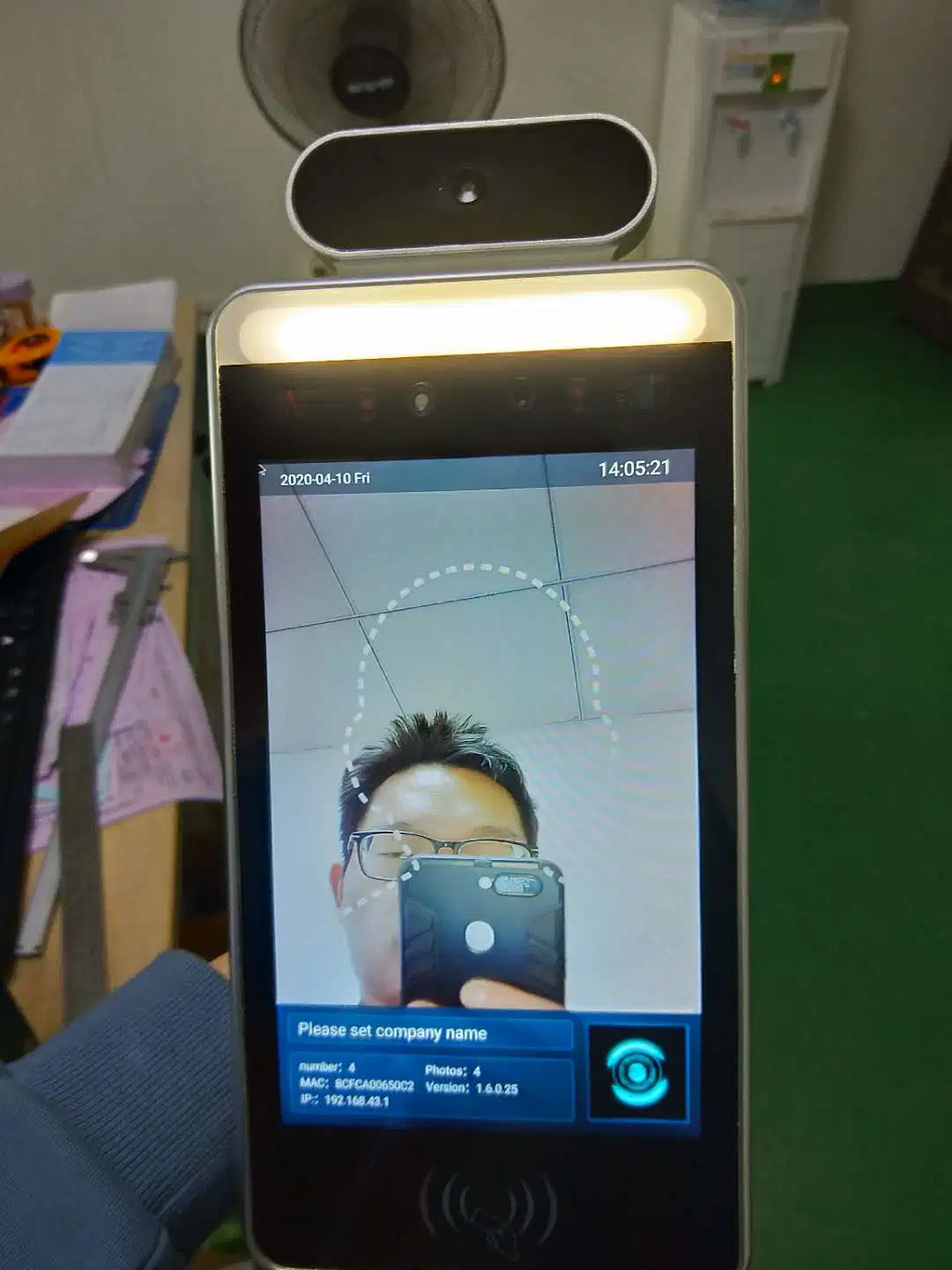 Floor Standing Body Temperature Measurement Access Management 8 Inch Screen Multi Languages Spanish and Russian Face Recognition Time Attendance System