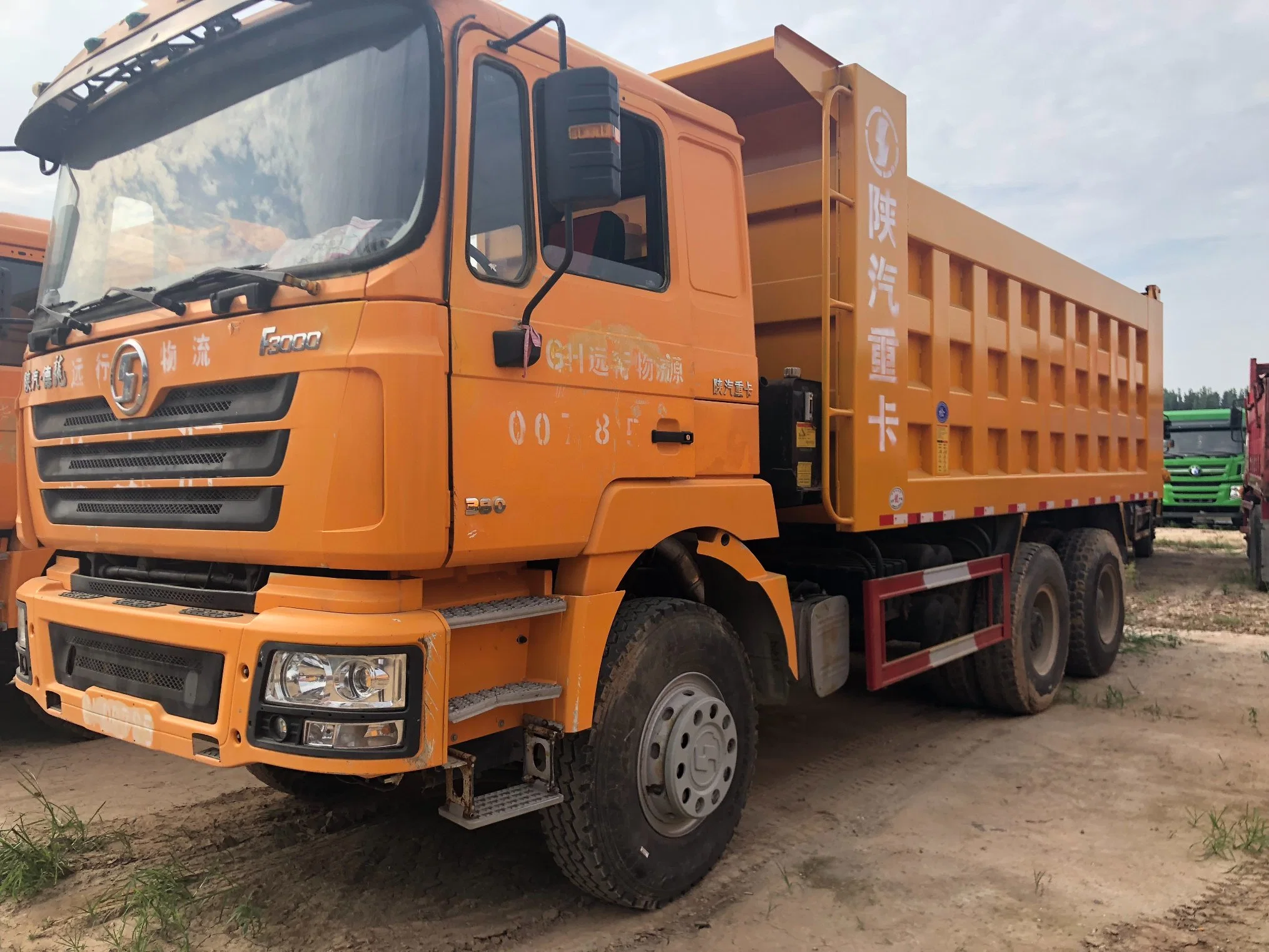 Hot la vente d'une lourde charge de 30 tonnes 40 tonnes 6*4 avec la climatisation Prix de camion à benne