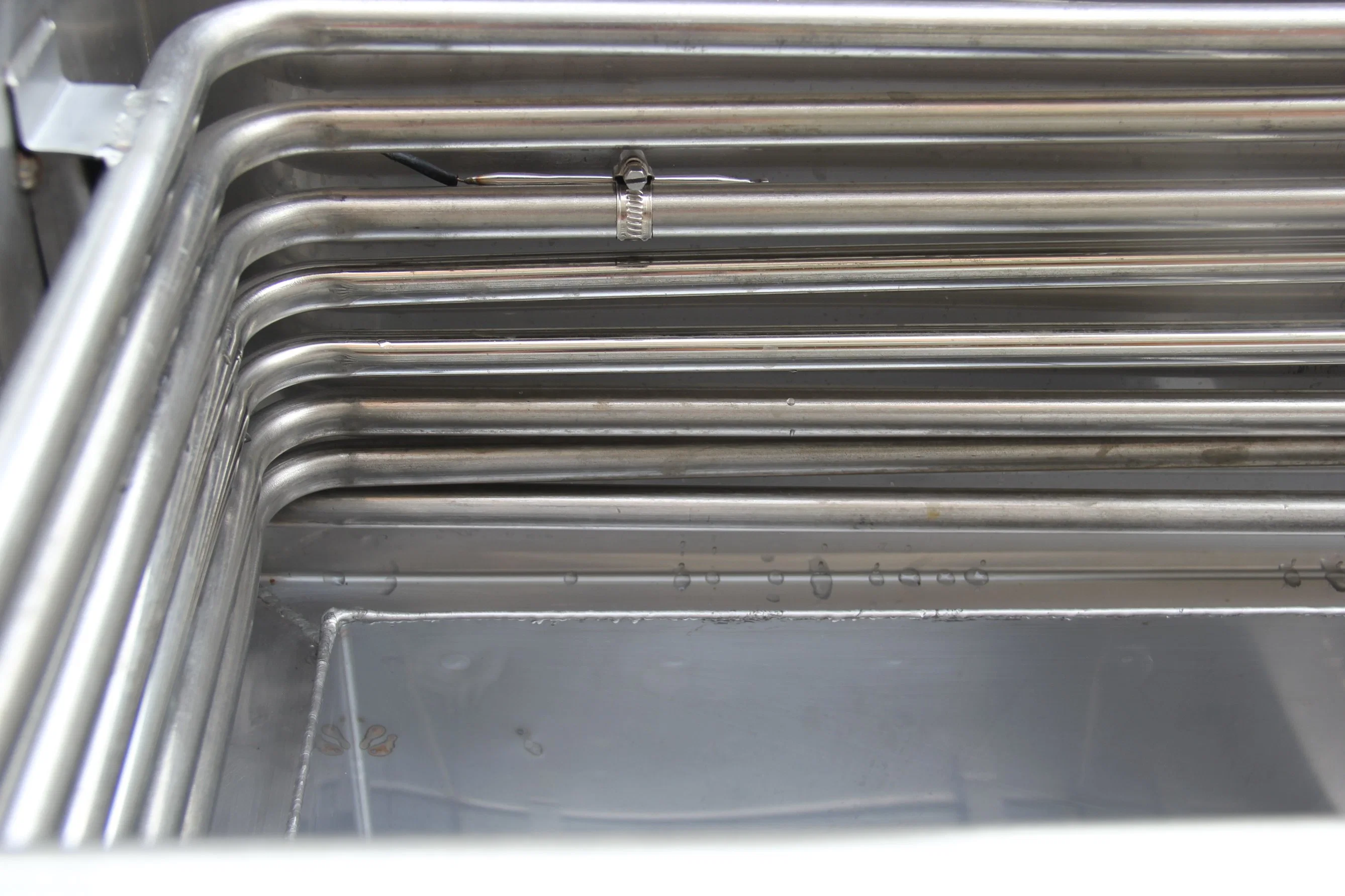 Industrial Ultrasonic Cleaner Covered with Cooling Coils Prevent Chemical Evaporation