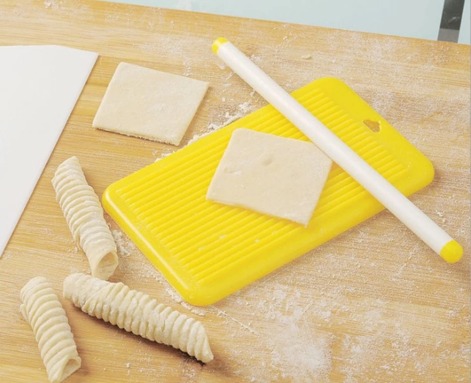 À la main les axes de roulement en plastique du moule à pâtisserie moules Conseils de faire le Chef d'outils de pâtes