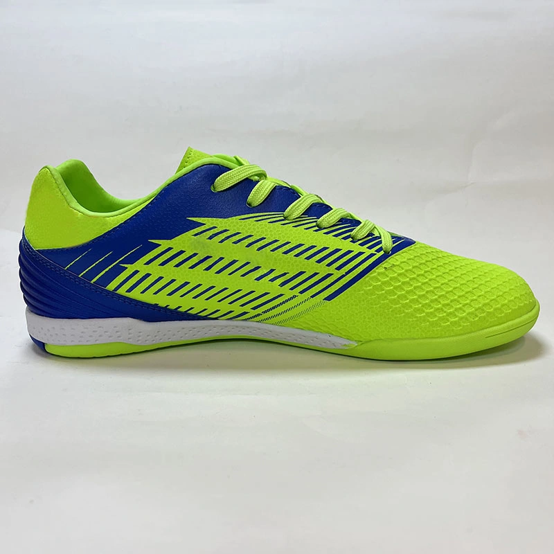 China Custom Professional Soccer Shoes Indoor Cleats Sneakers for Man