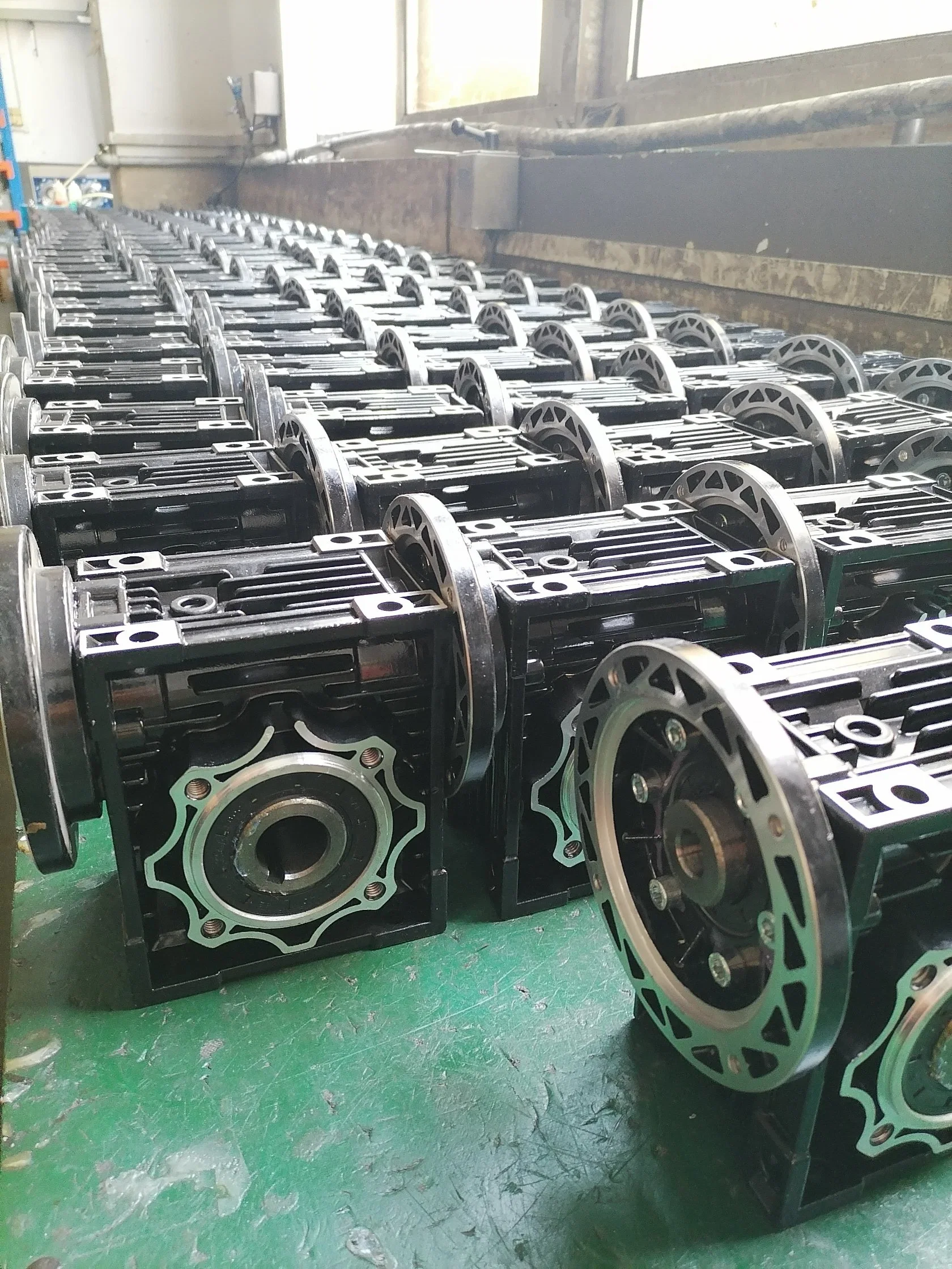 Nmrv050 Power Transmission Mechanical Customised Textile Cast Iron Machinery RV Series Worm Gearbox