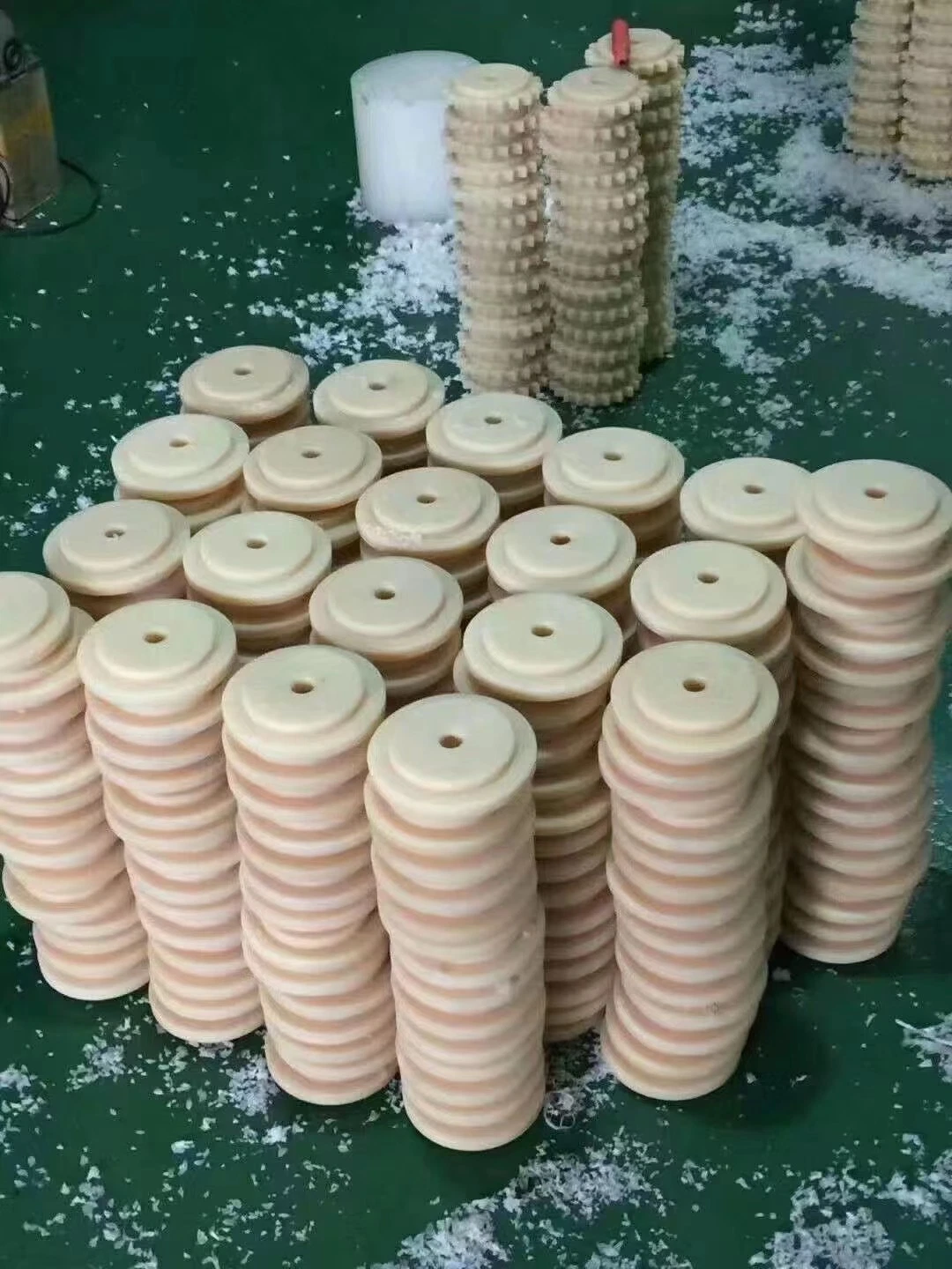 Rolo de plástico de nylon resistente ao desgaste elevado com peças de plástico de rolamento de aço