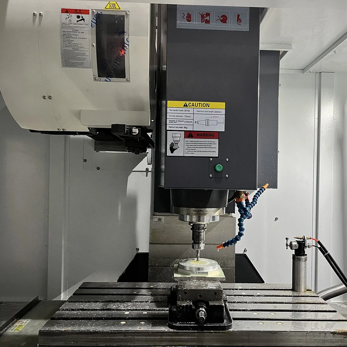 Centro de Usinagem Vertical Automático de Precisão Máquina de Fresagem CNC para Pequenos Componentes de Alumínio, Aço, Ferro, Perfis de Cobre Vmc.