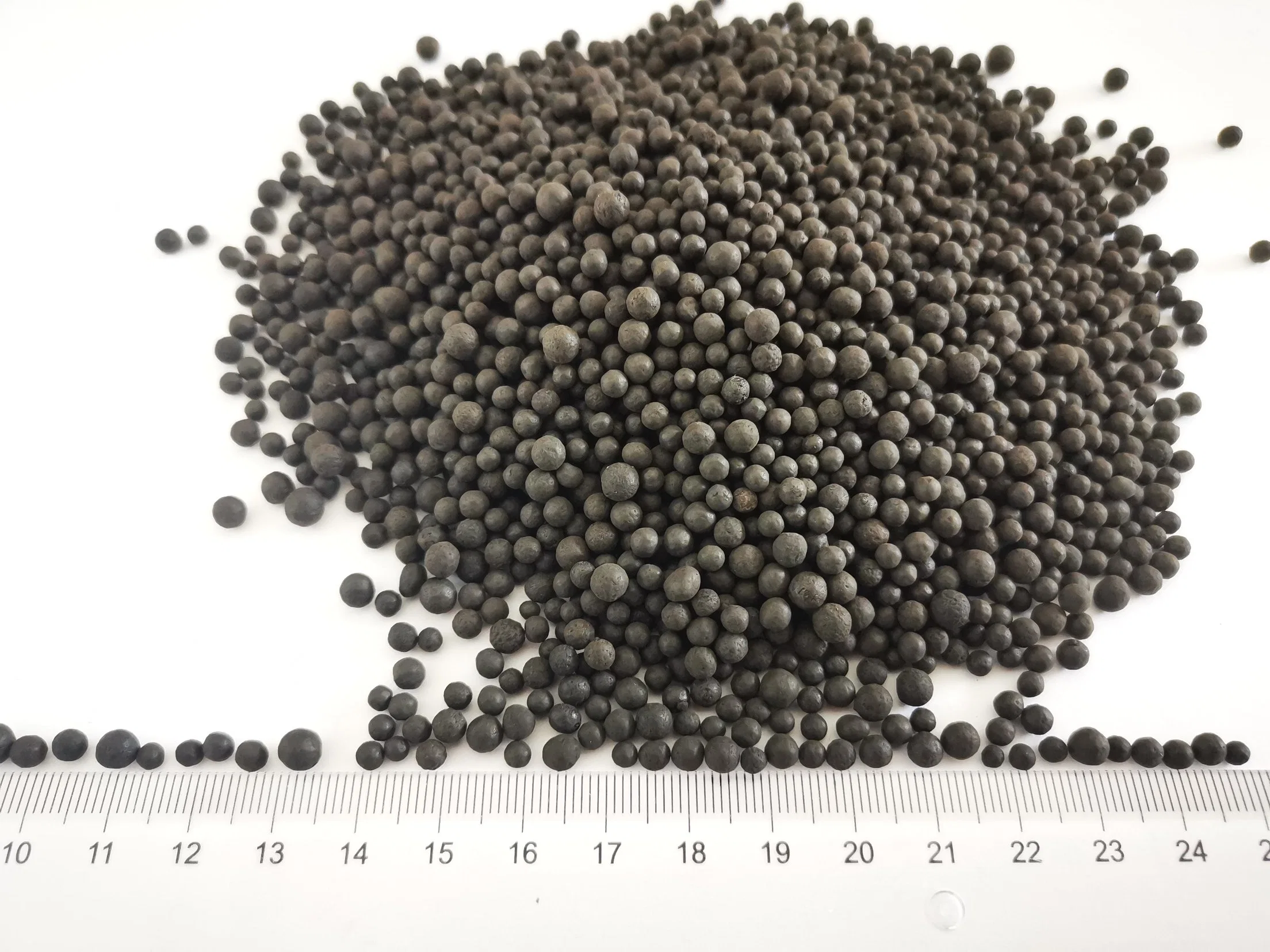 El ácido húmico granular de abonos orgánicos abonos orgánicos fertilizante orgánico de partículas negras fabricante de China