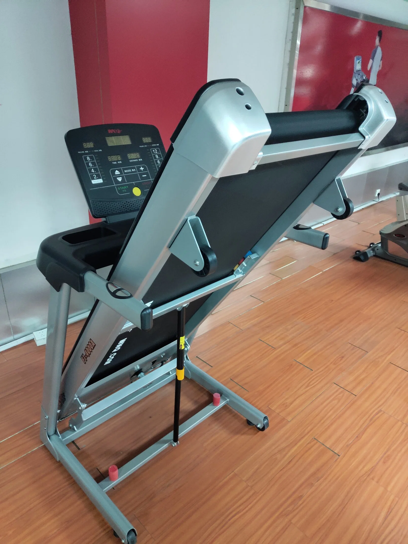 Hot vender 1.5HP gimnasio en casa Uso de la máquina de Fitness cinta correr deporte ejercicio formador equipos con inclinación automática