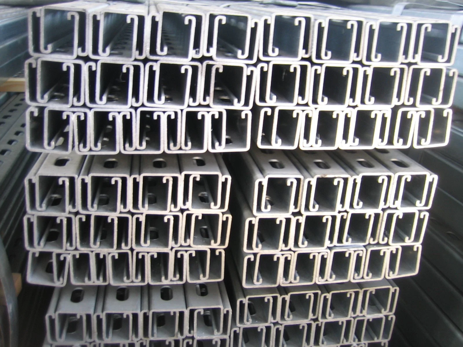 41X41mm Steel Galvanized or Pre-Galvanized Slotted and Plain Strut Channel