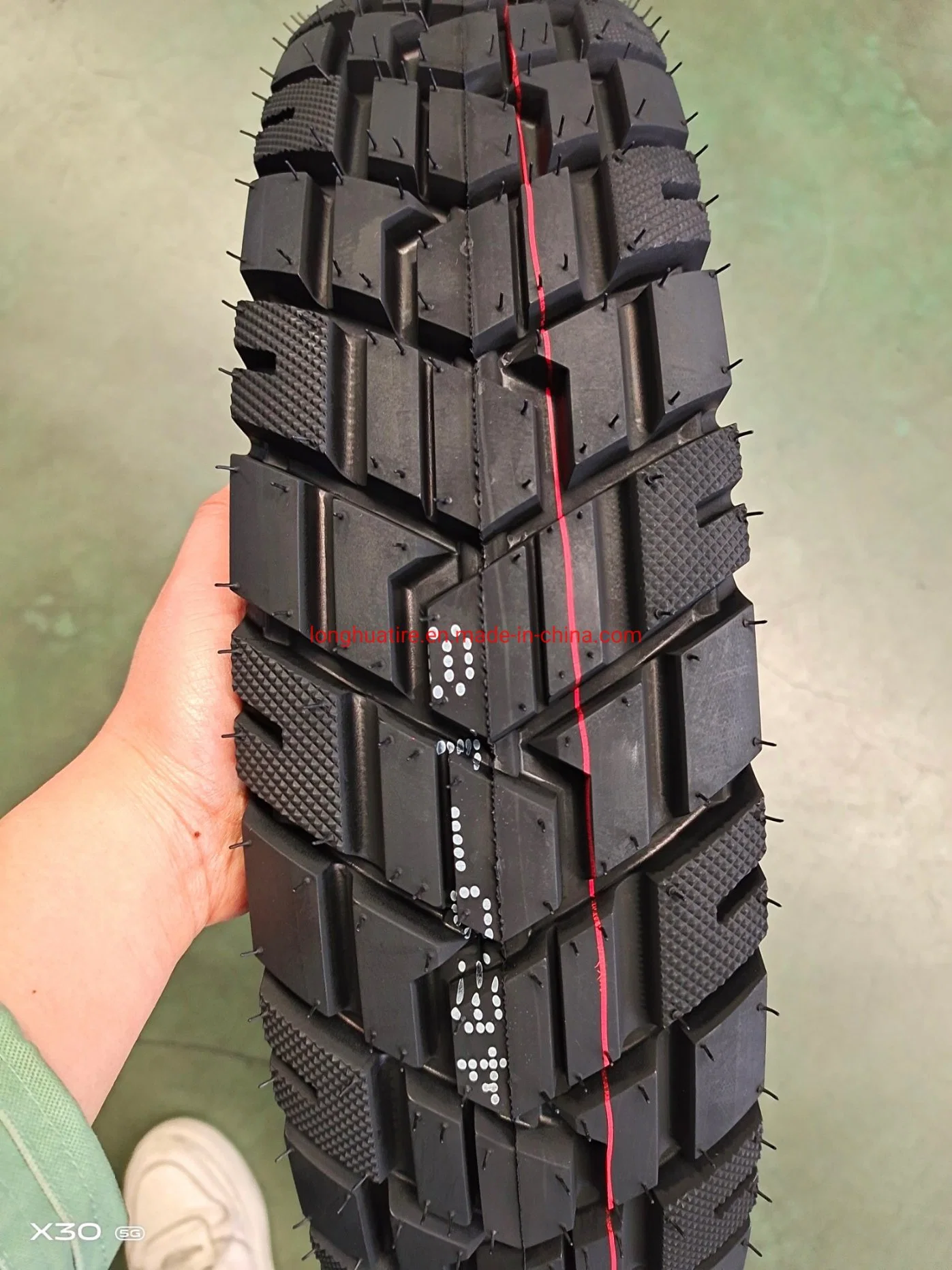 Kenya Moto Tyre and Tube with Top Quality (3.00-18)