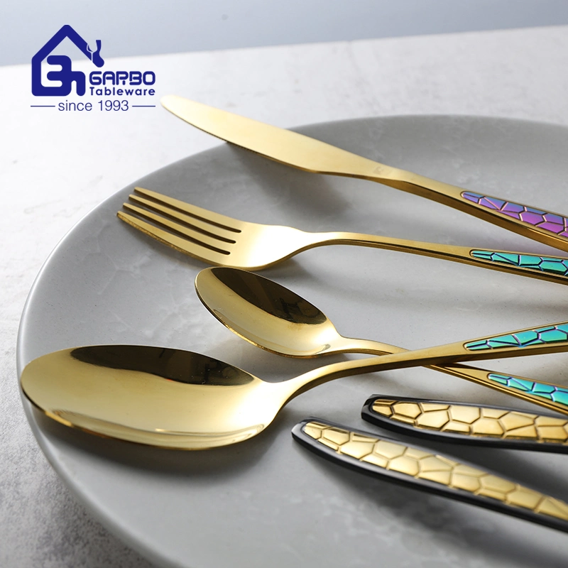 Oro Negro Nuevo juego de cubiertos Embossed mármol Acero inoxidable Flatware Juego de regalo de tenedor de cuchillo para cuchara para 6